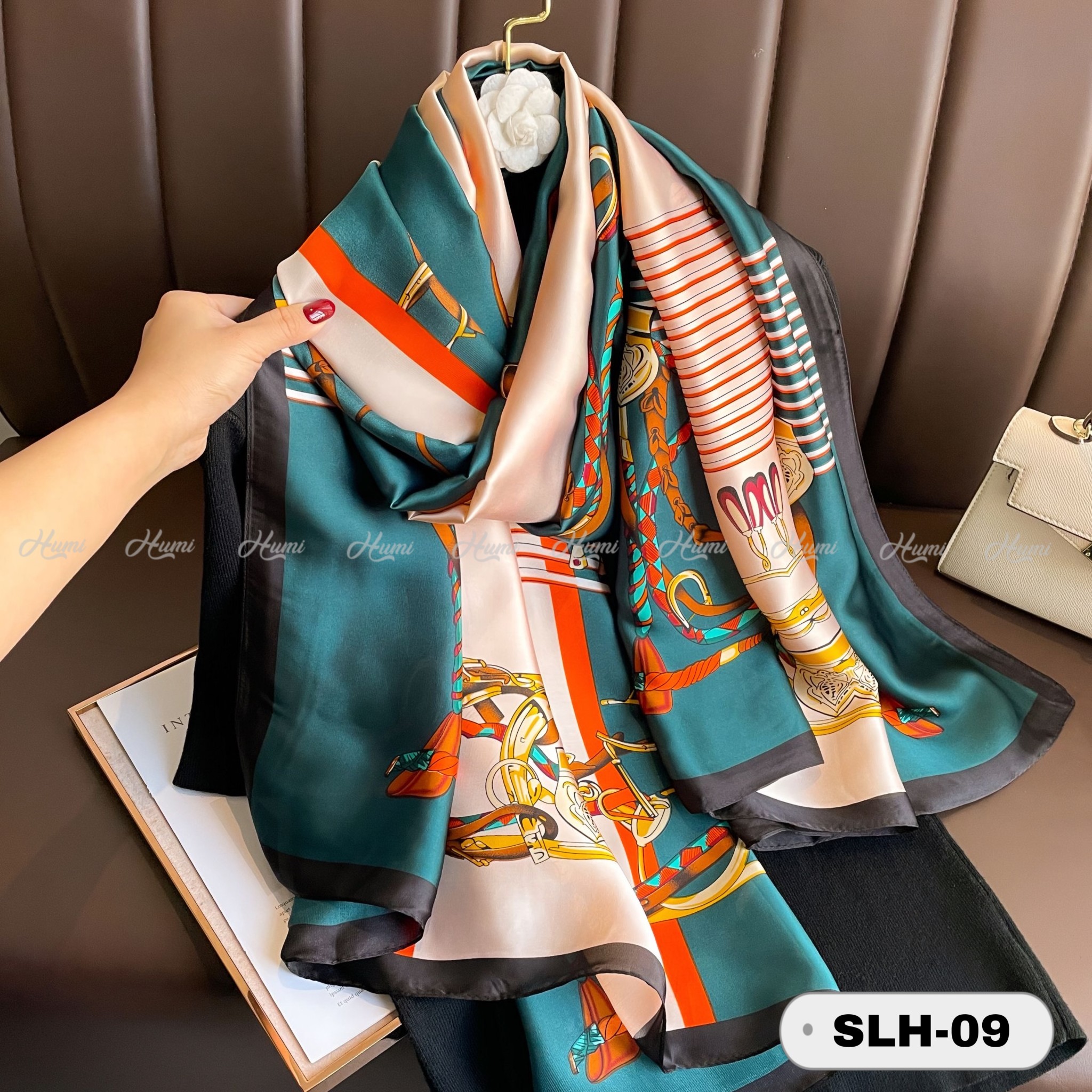 KHĂN CHOÀNG LỤA (SLH09)