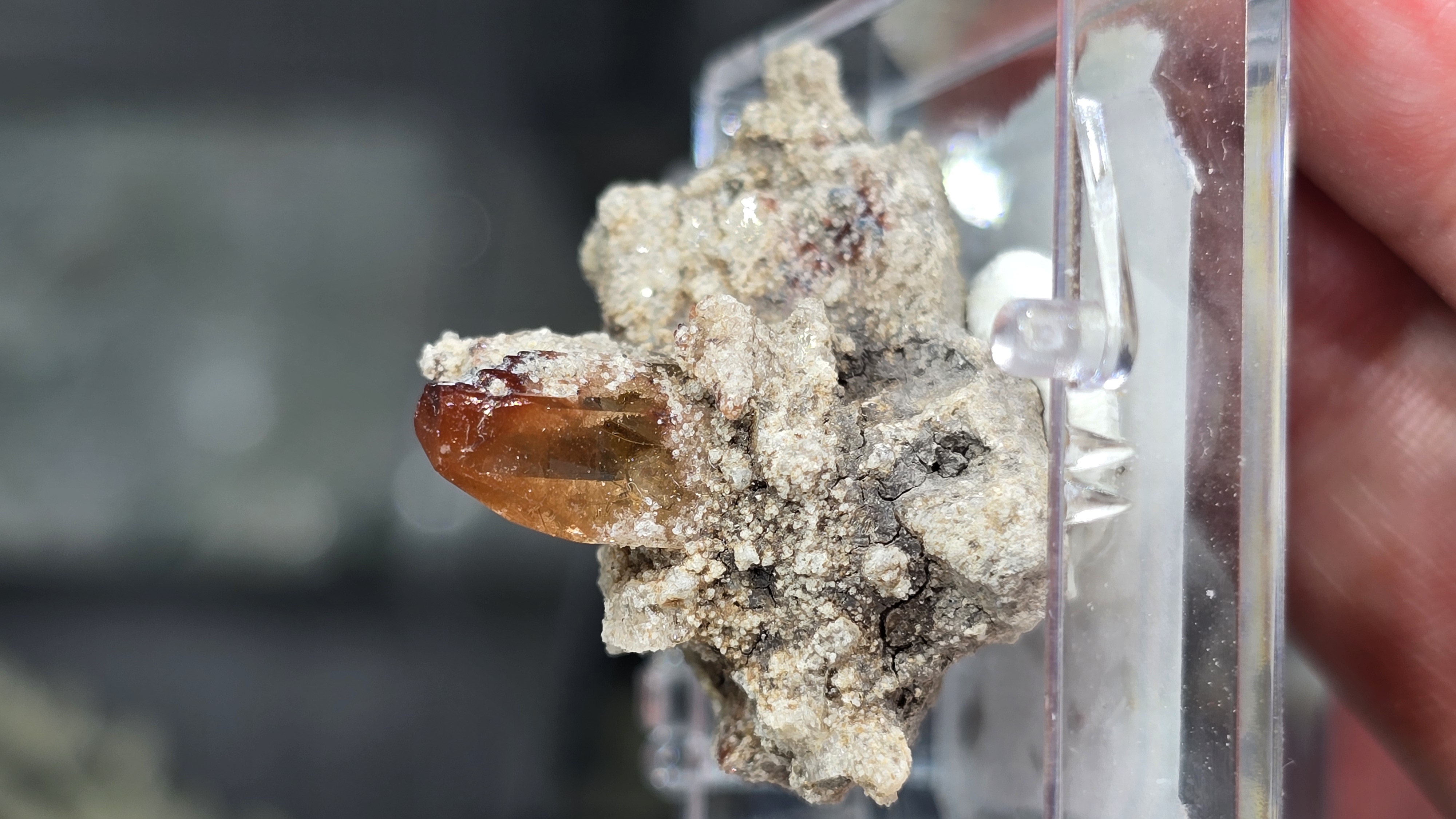Red / Imperial Topaz Trên Nền Matrix - Guanajuato, Mexico
