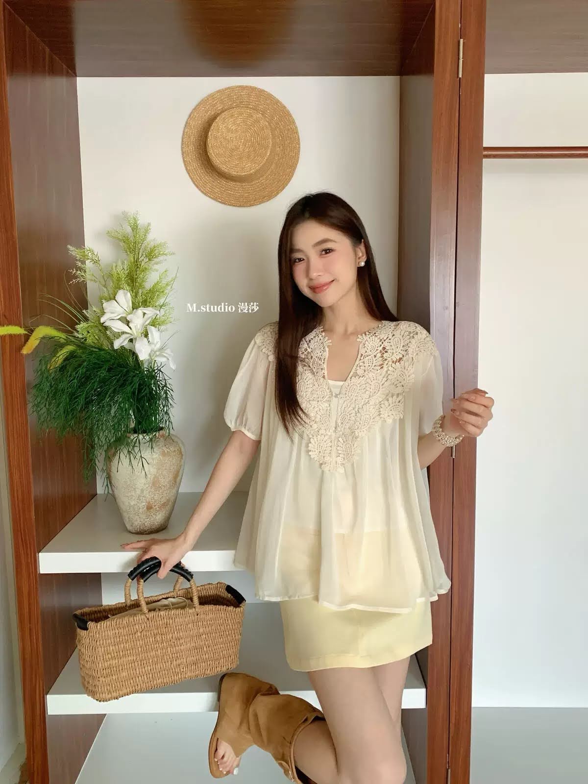 Lucas - Áo sơ mi voan tơ phối ren ngực cài cúc ngọc cộc tay dáng suông_thumbnail_7