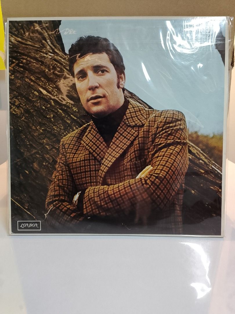 TOM JONES - GREEN GRASS_thumbnail_1