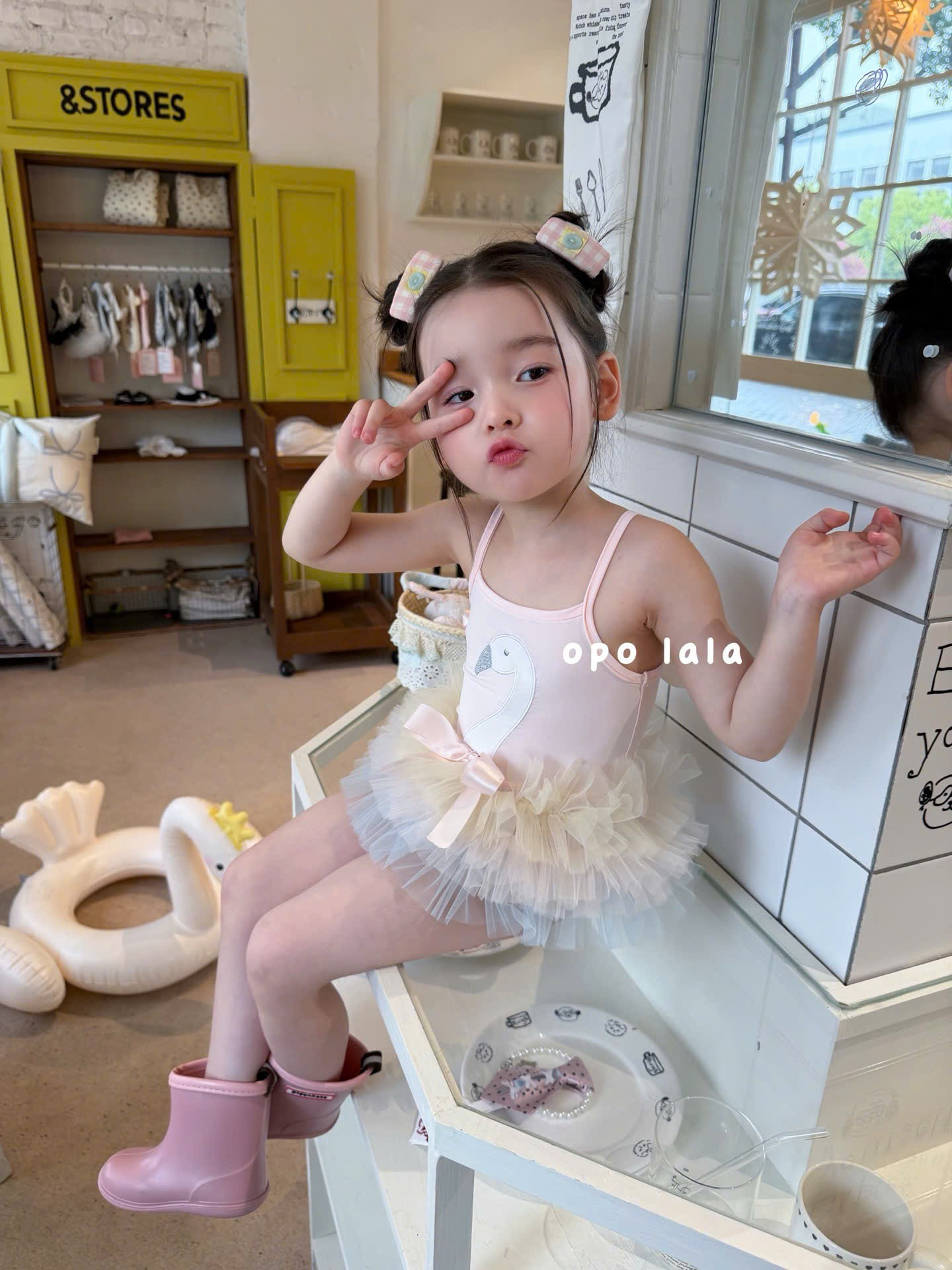 B01 - Set bơi 2 dây hồng liền voan hoạ tiết thiên nga hãng OPL