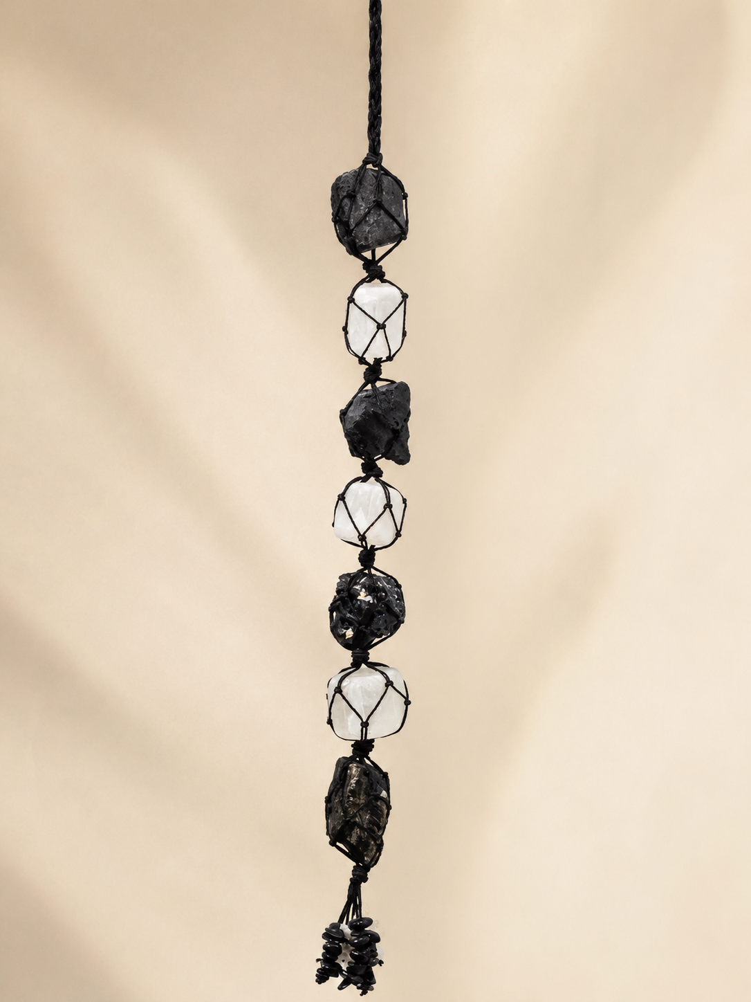 Dây Treo Black Tourmaline & Satin Spar – Bảo vệ và thanh lọc không gian sống