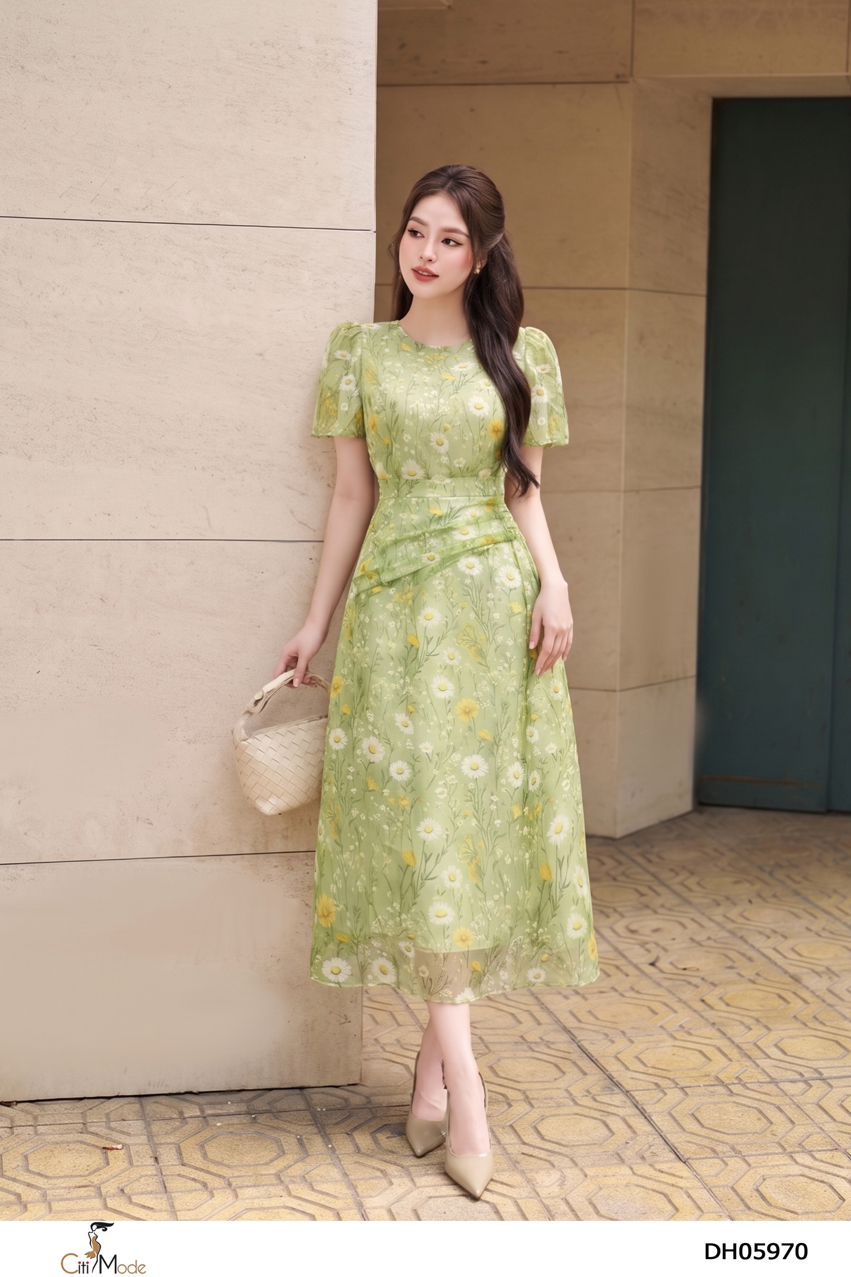 Đầm xòe hoa xanh nhún hông tay ngắn
