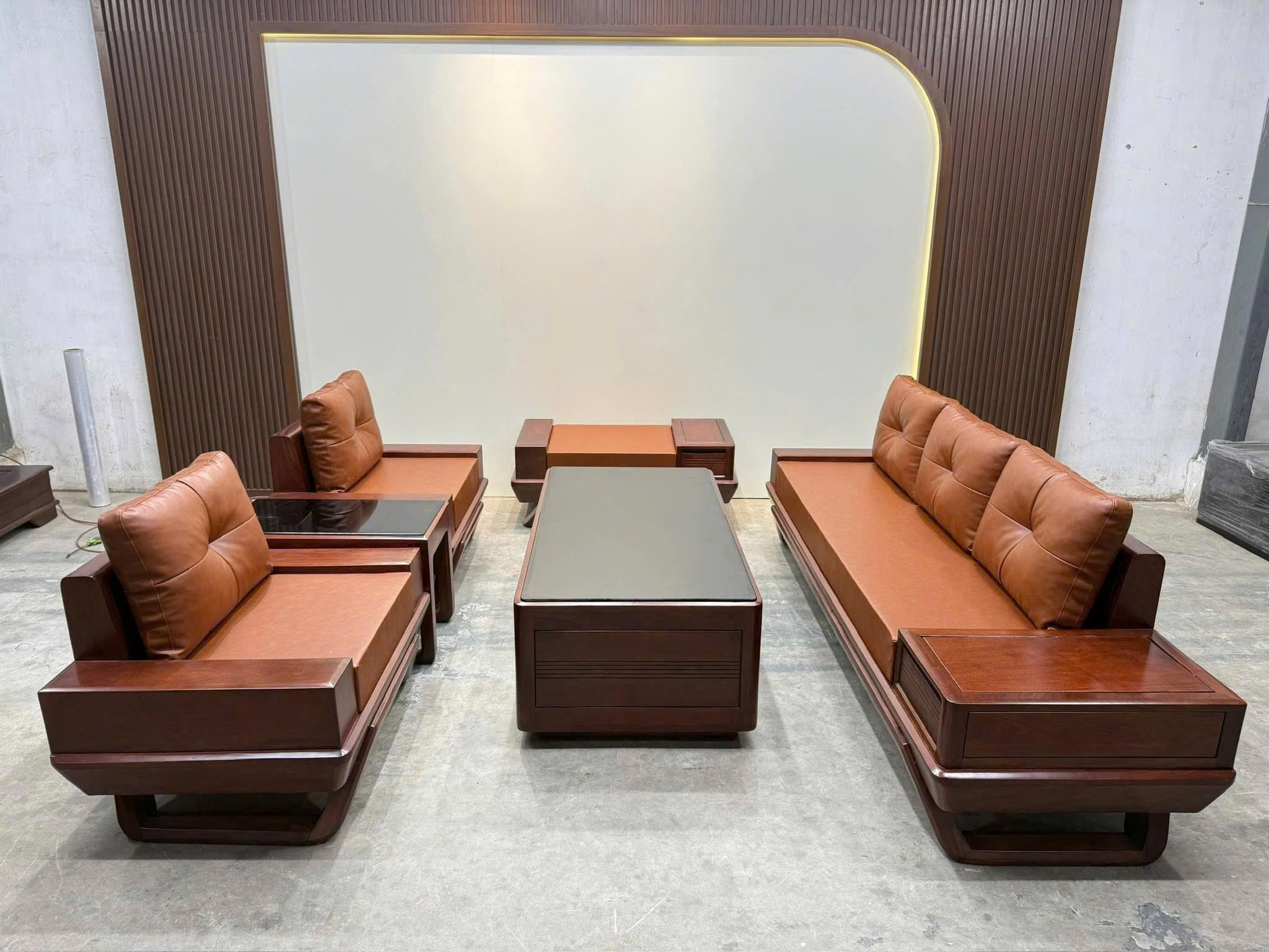 Sofa đối chân thuyền màu cánh rán, đệm màu vàng bò