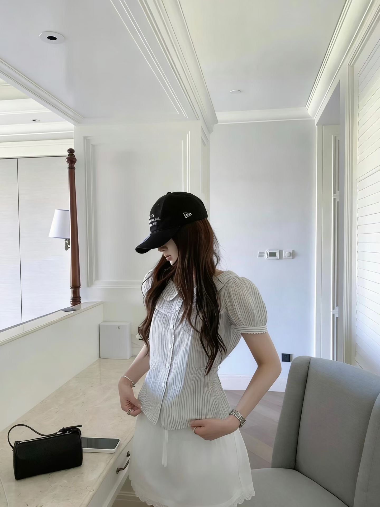 Áo sơ mi thô thêu cổ tròn tay bồng cộc tay thêu ren dọc áo, gấu lượn ngang áo_thumbnail_2