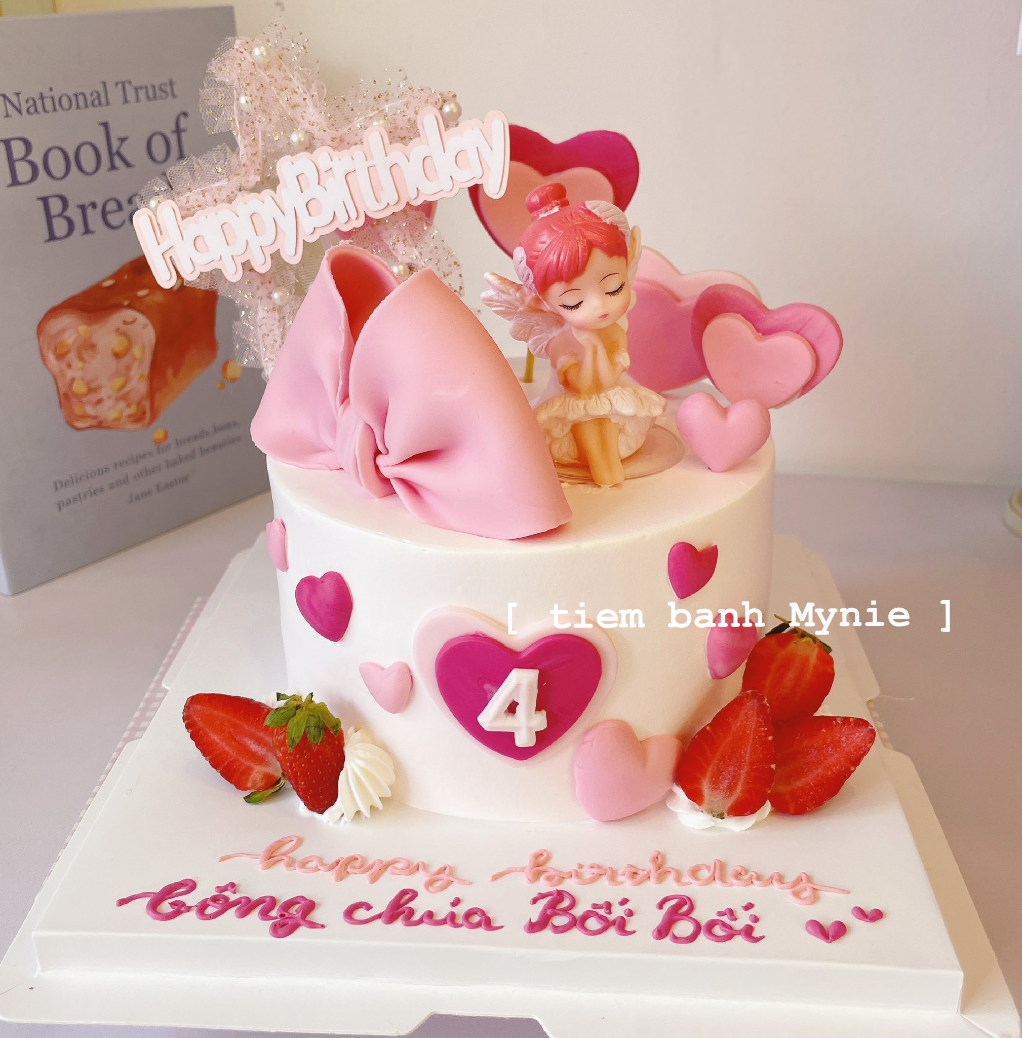 Bánh cho bé gái tone hồng