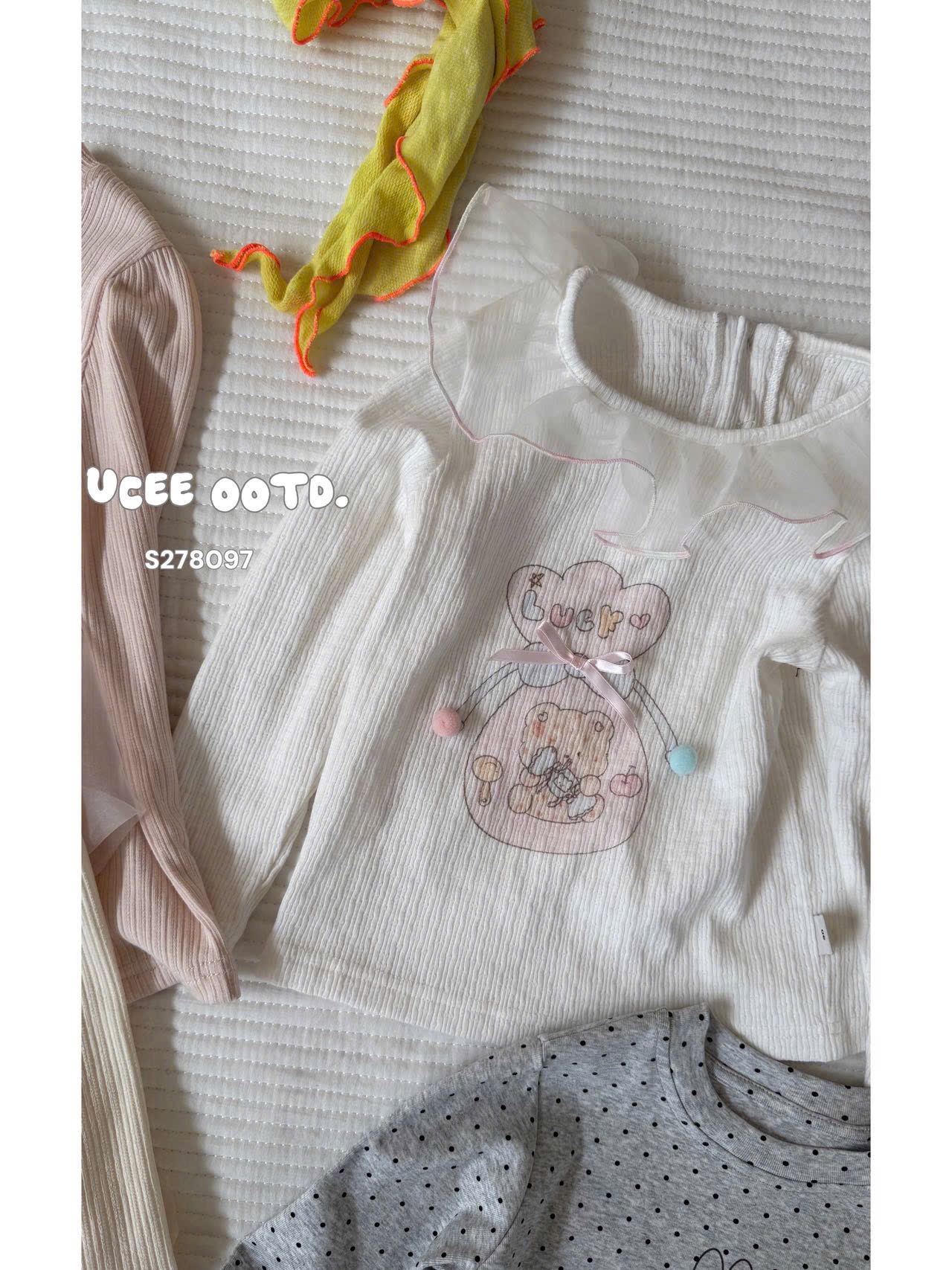 UC18 - Áo thun cổ bèo màu trắng hoạ tiết đáng yêu UCEE 278097