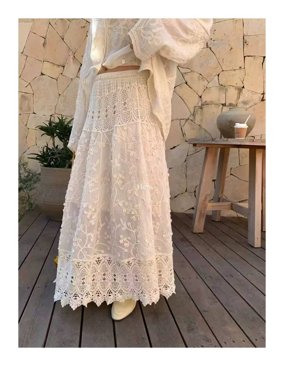 Lucas - Chân váy thô thêu nổi phối ren lỗ viền cạp dáng dài Hers