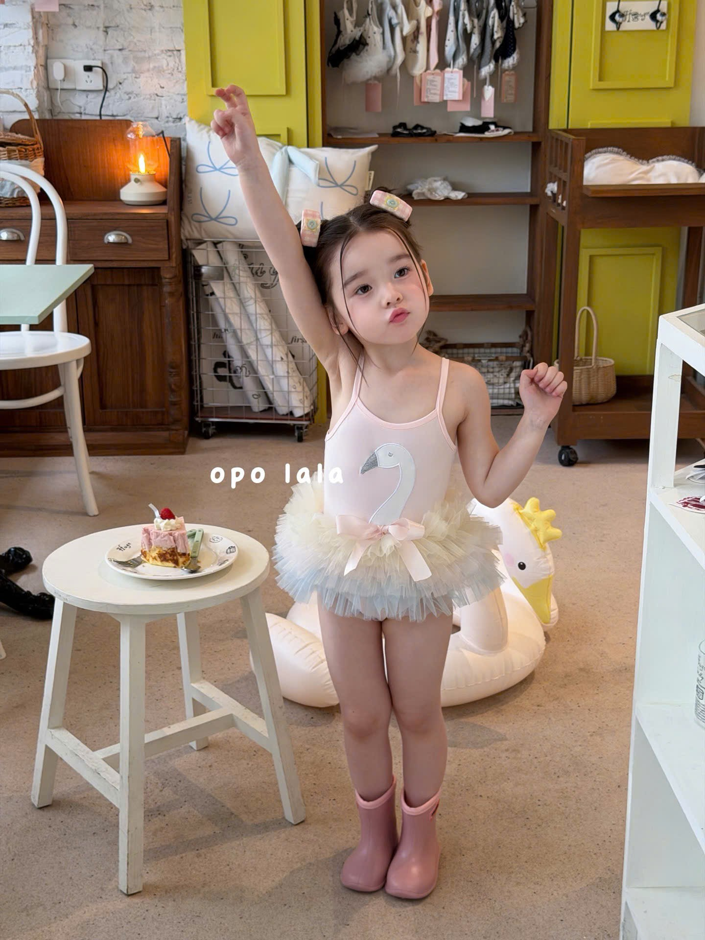 B01 - Set bơi 2 dây hồng liền voan hoạ tiết thiên nga hãng OPL_thumbnail_3