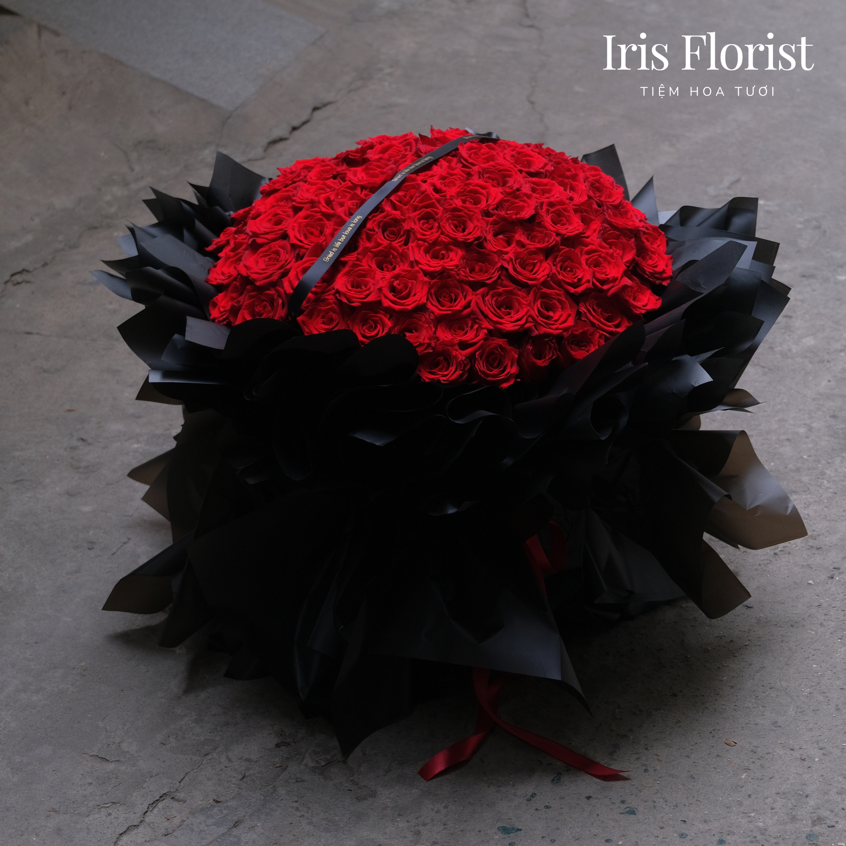 Bó hoa 99 bông hồng đỏ (bó cắm cốt xốp ẩm)