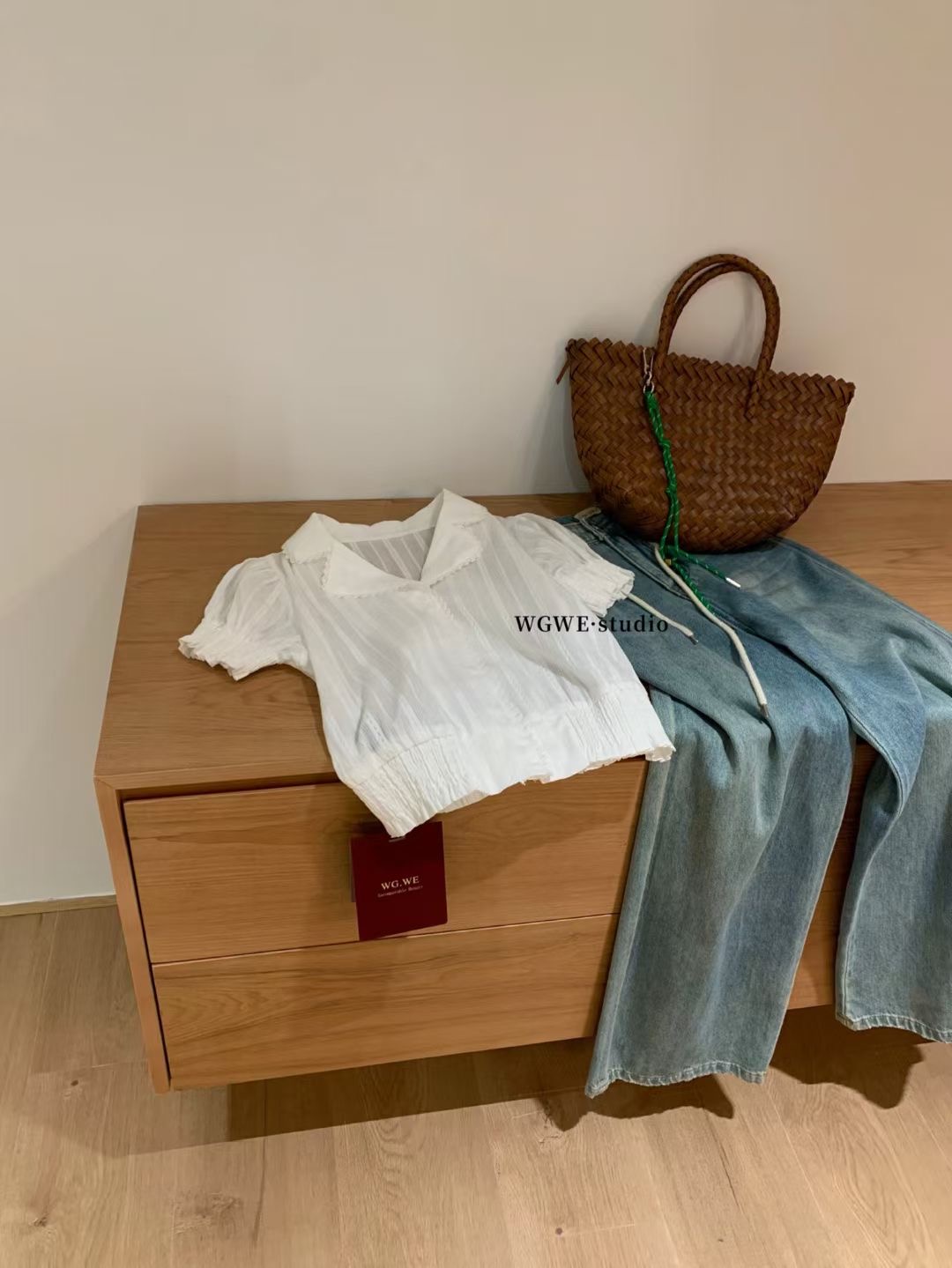 Áo sơ mi thô cộc tay cổ vest chun cổ tay, cài cúc chun gấu_thumbnail_3