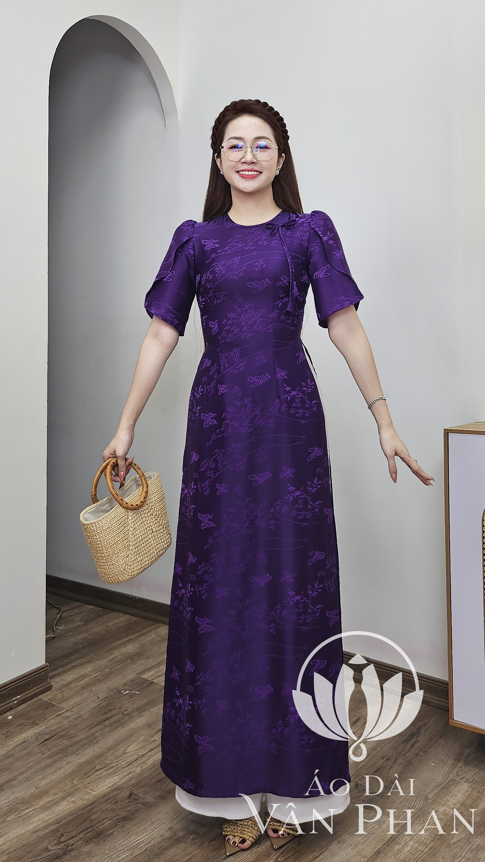 A3265 áo dài cổ khít tay búp sen gấm tím Huế_thumbnail_2