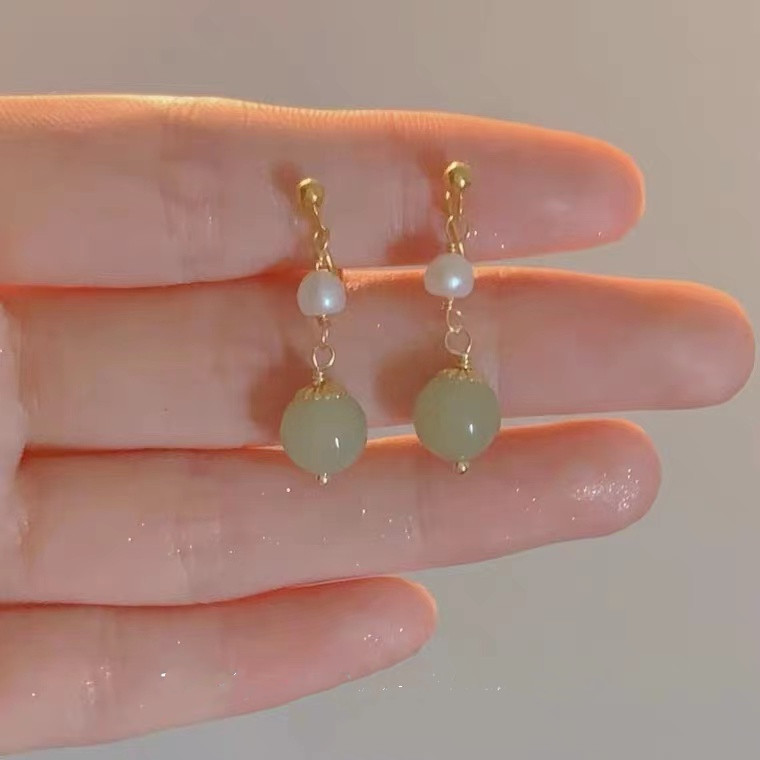 Khuyên tai Hetian kiểu Trung Quốc hiện đại mang phong cách cổ điển, thiết kế Hanfu đơn giản, phong cách độc đáo, khuyên tai kẹp mới lạ, phù hợp cho người không xỏ lỗ tai