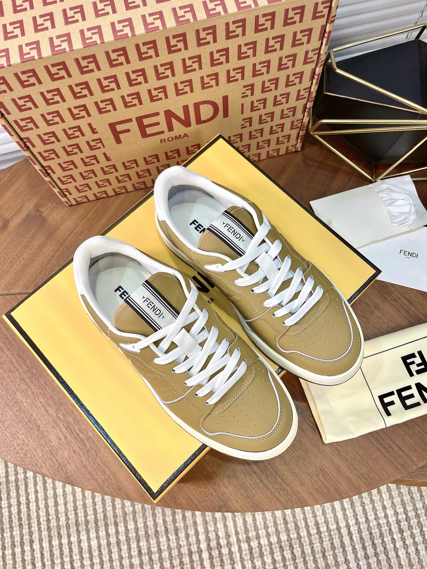 Giày Fendi