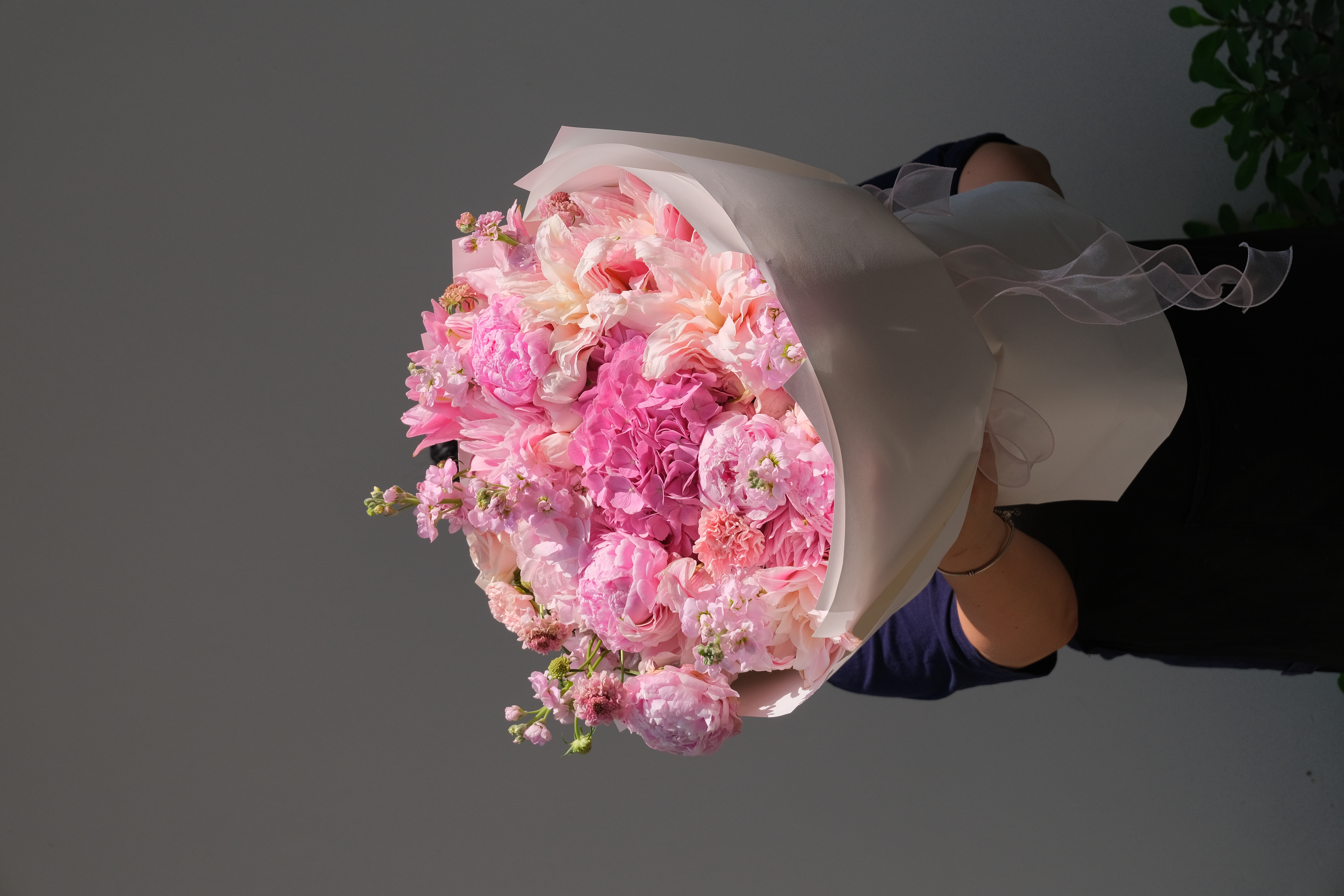 Bó hoa mix tone hồng (Peony, Lily, Hydrangeas)