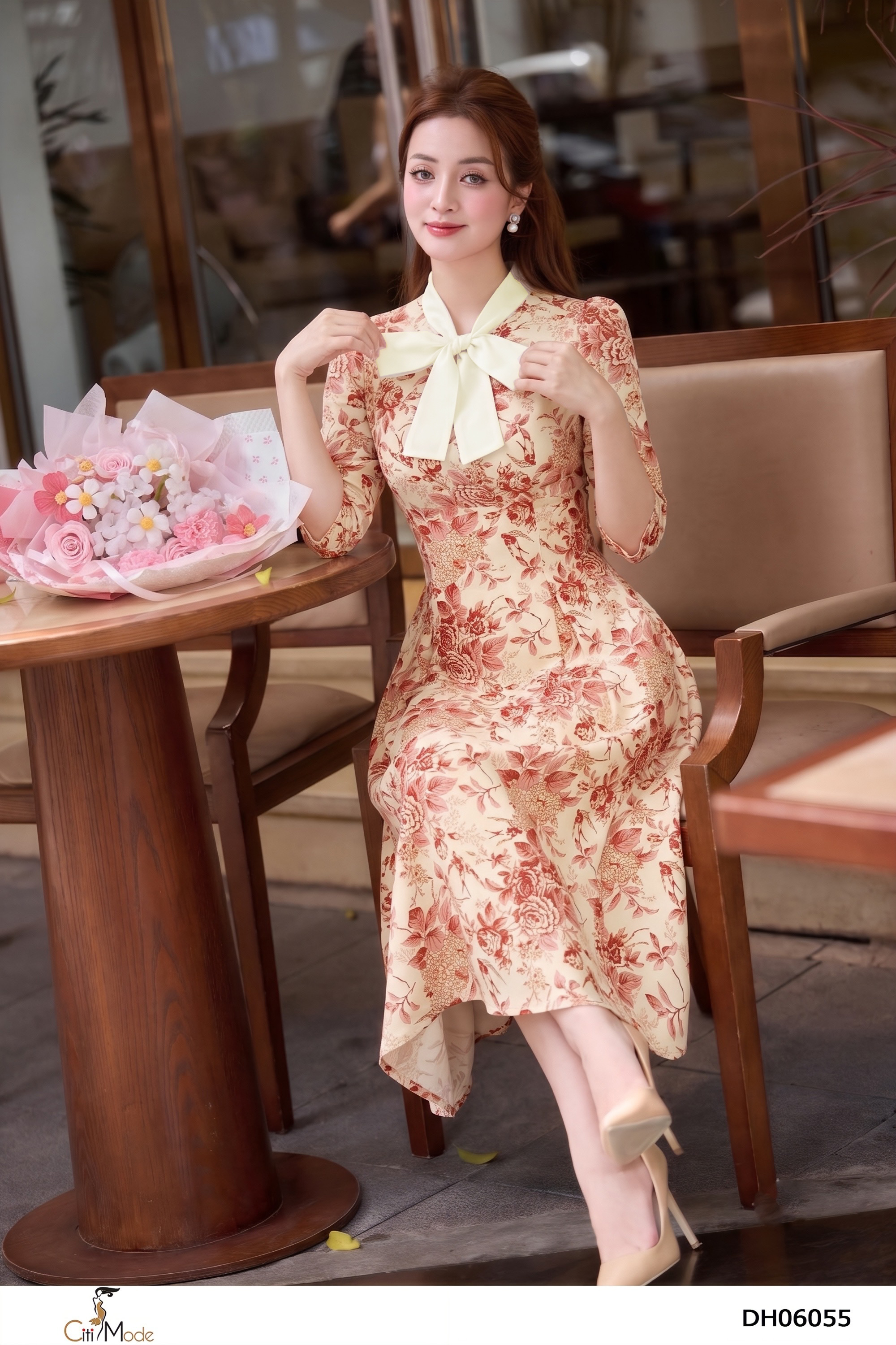 Đầm xòe hoa cam đỏ, cổ thắt nơ tay lỡ