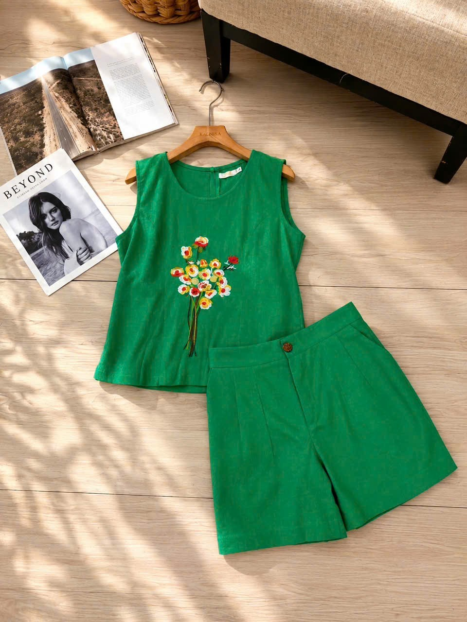 Bộ linen bột đùi áo sát nách xẻ tà thêu bó hoa_thumbnail_2