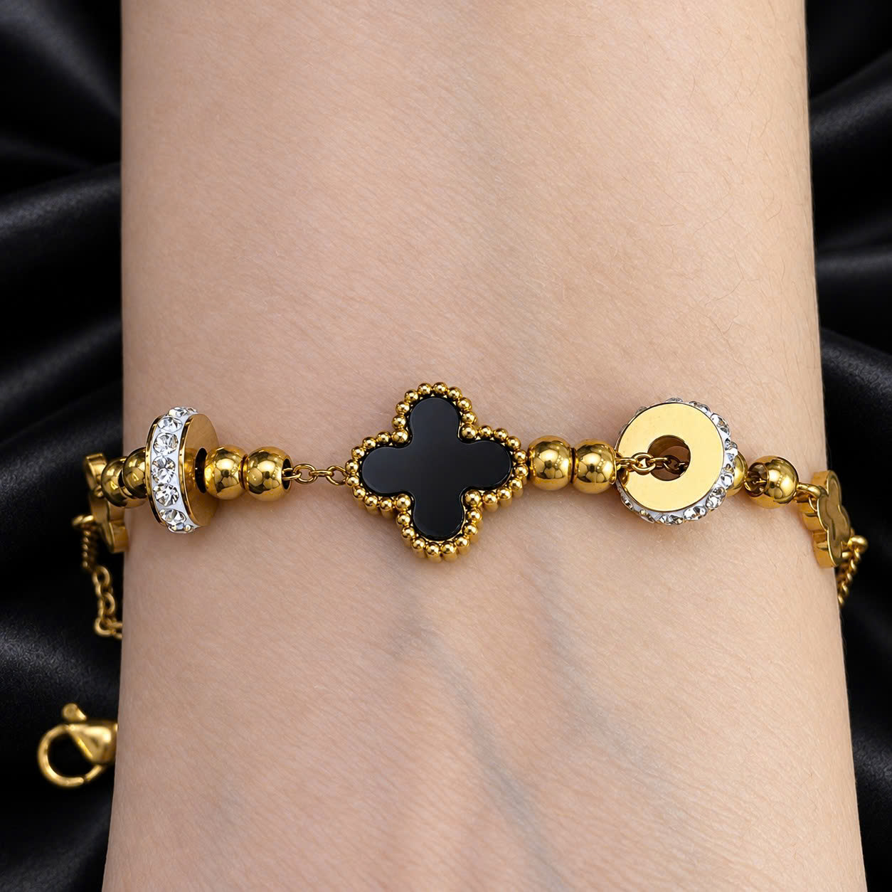 Vòng tay van cleef đá đen xen kẽ vòng kim cương màu vàng_thumbnail_3