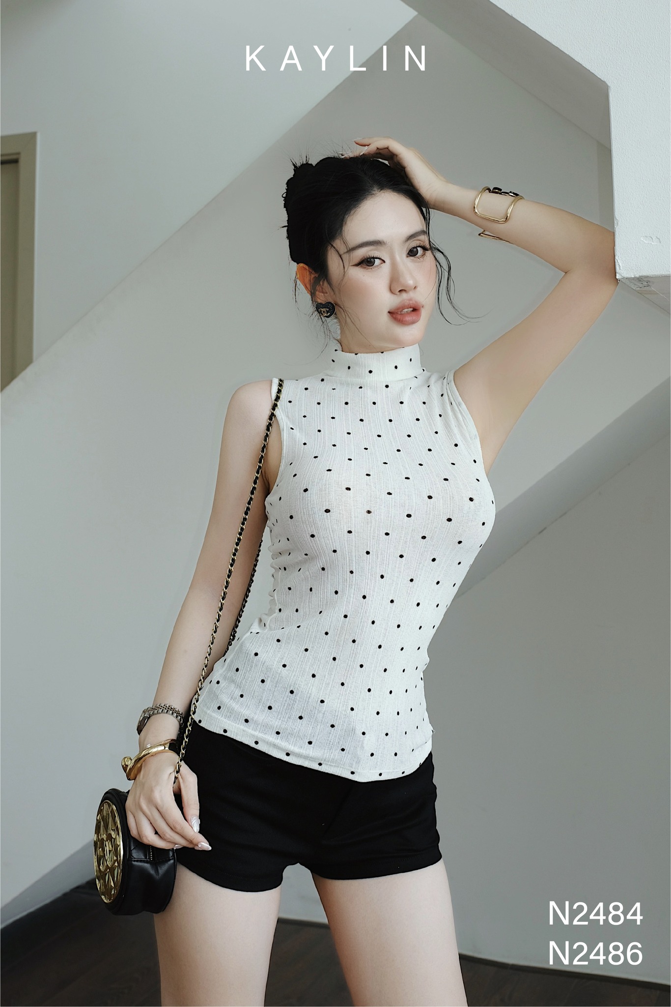 Áo Cổ Lọ Chấm Bi