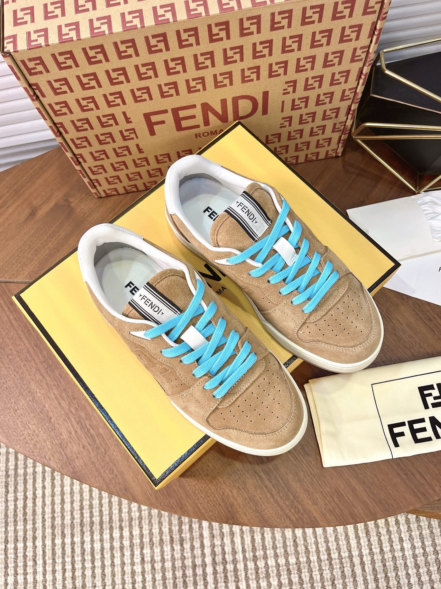 Giày Fendi