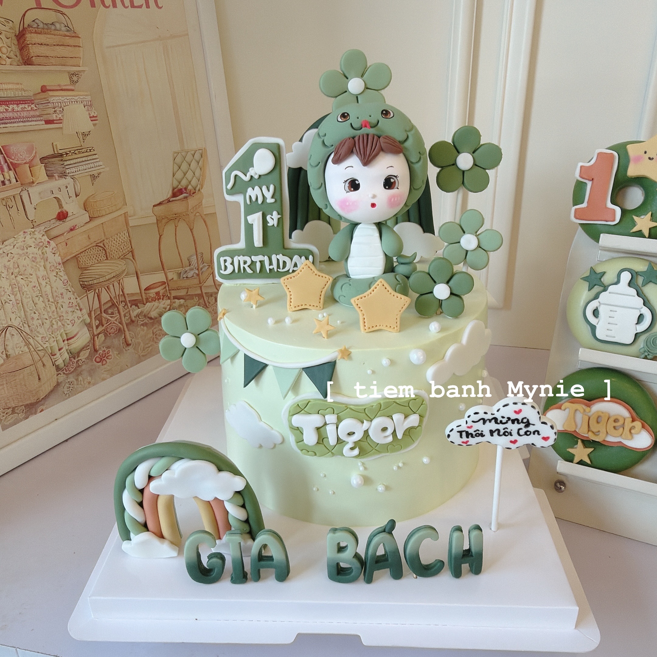 Bánh thôi nôi, bánh cho bé trai tone xanh lá