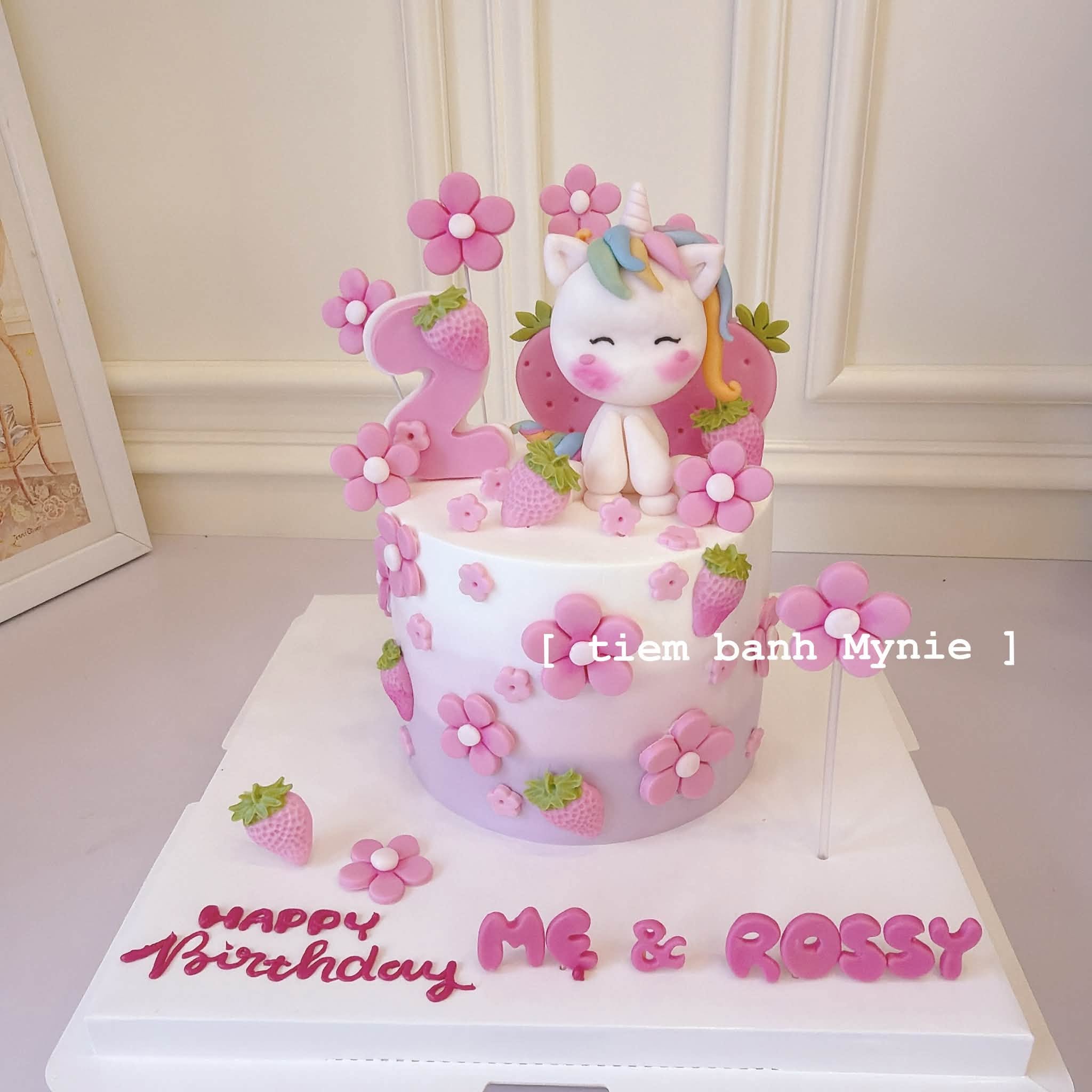 Bánh cho bé gái chủ đề Unicorn