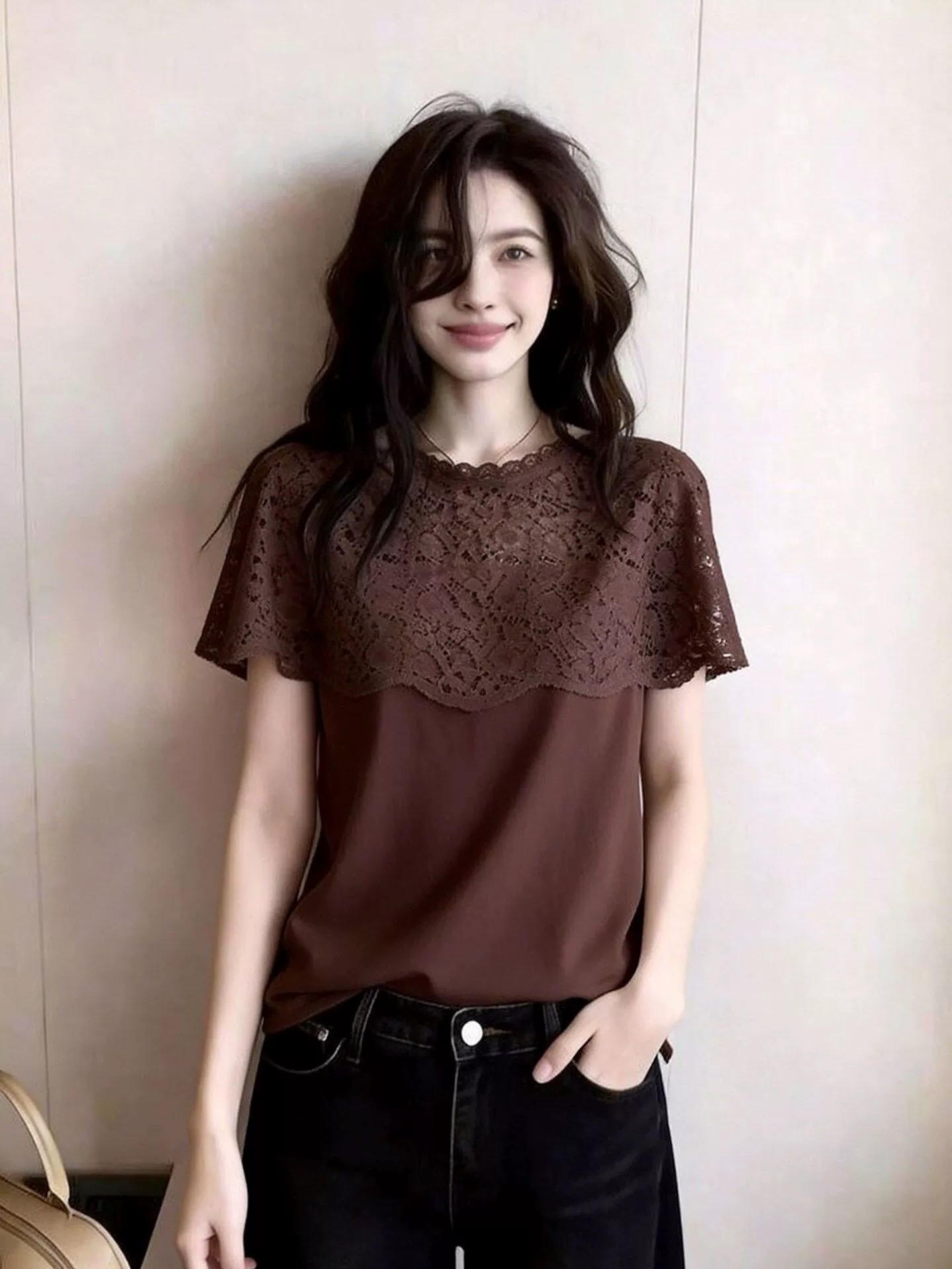 MS BE2105392: Áo thun nâu phối ren phong cách Pháp