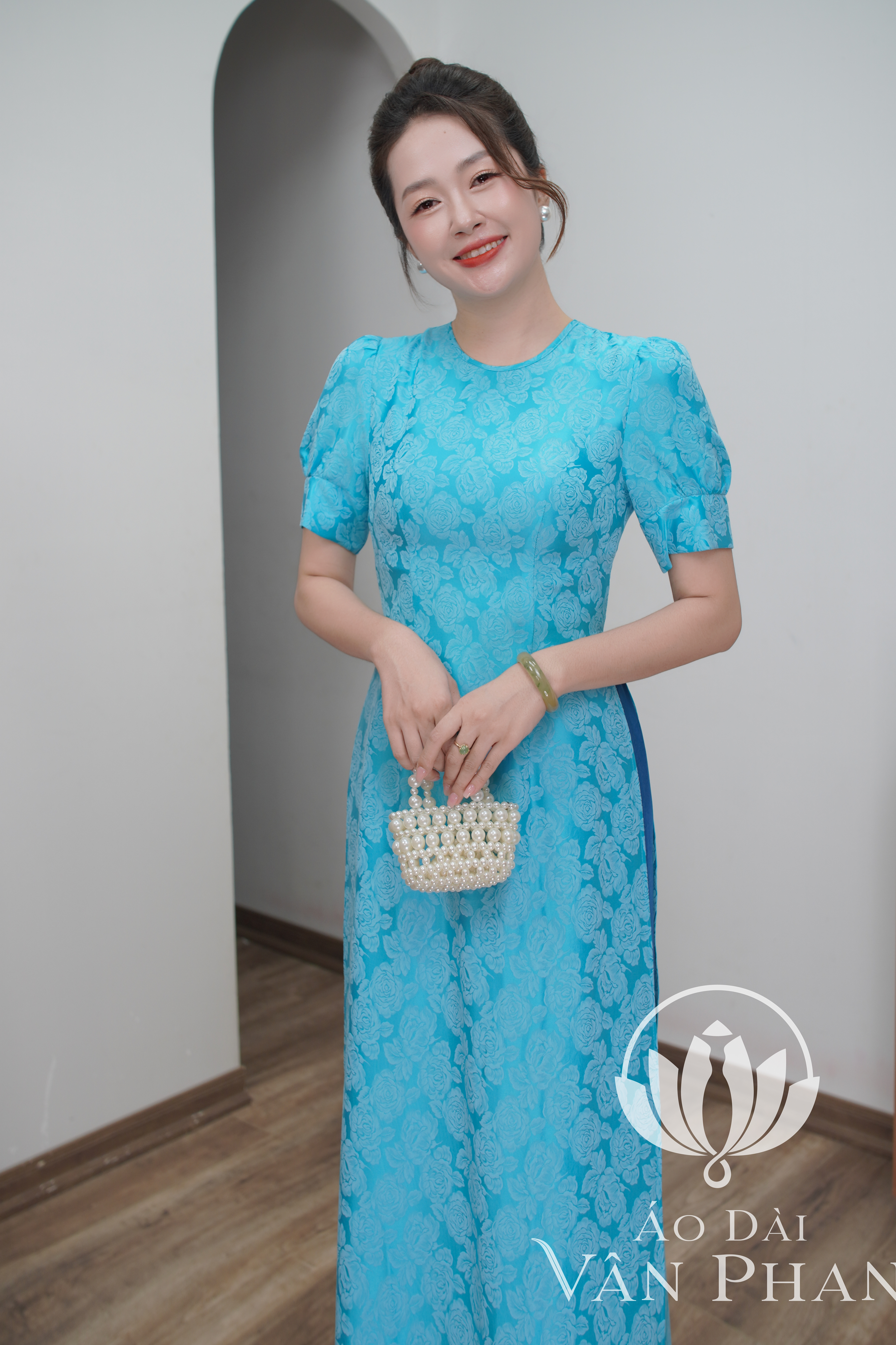 A3337 áo dài cổ khít tay cọc gấm xanh biển_thumbnail_2