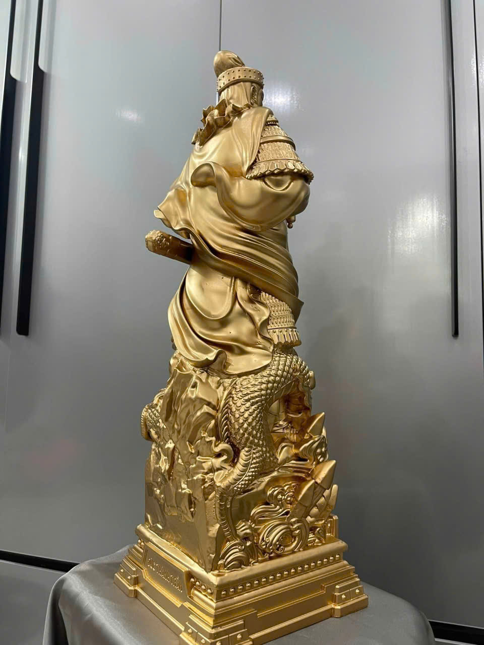 Tượng Hưng Đạo Đại Vương Màu Vàng KT 52 cm_thumbnail_1