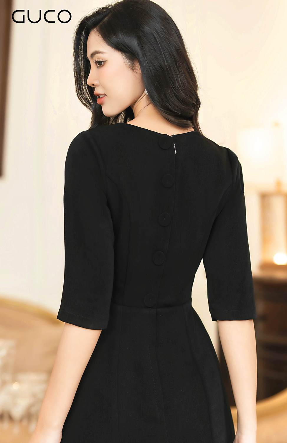 D10032DEN - ĐẦM A TAY LỠ NÚT BỌC SAU LƯNG - ĐEN