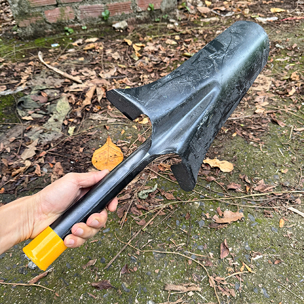 Xẻng Yardworks (hàng thanh lý)