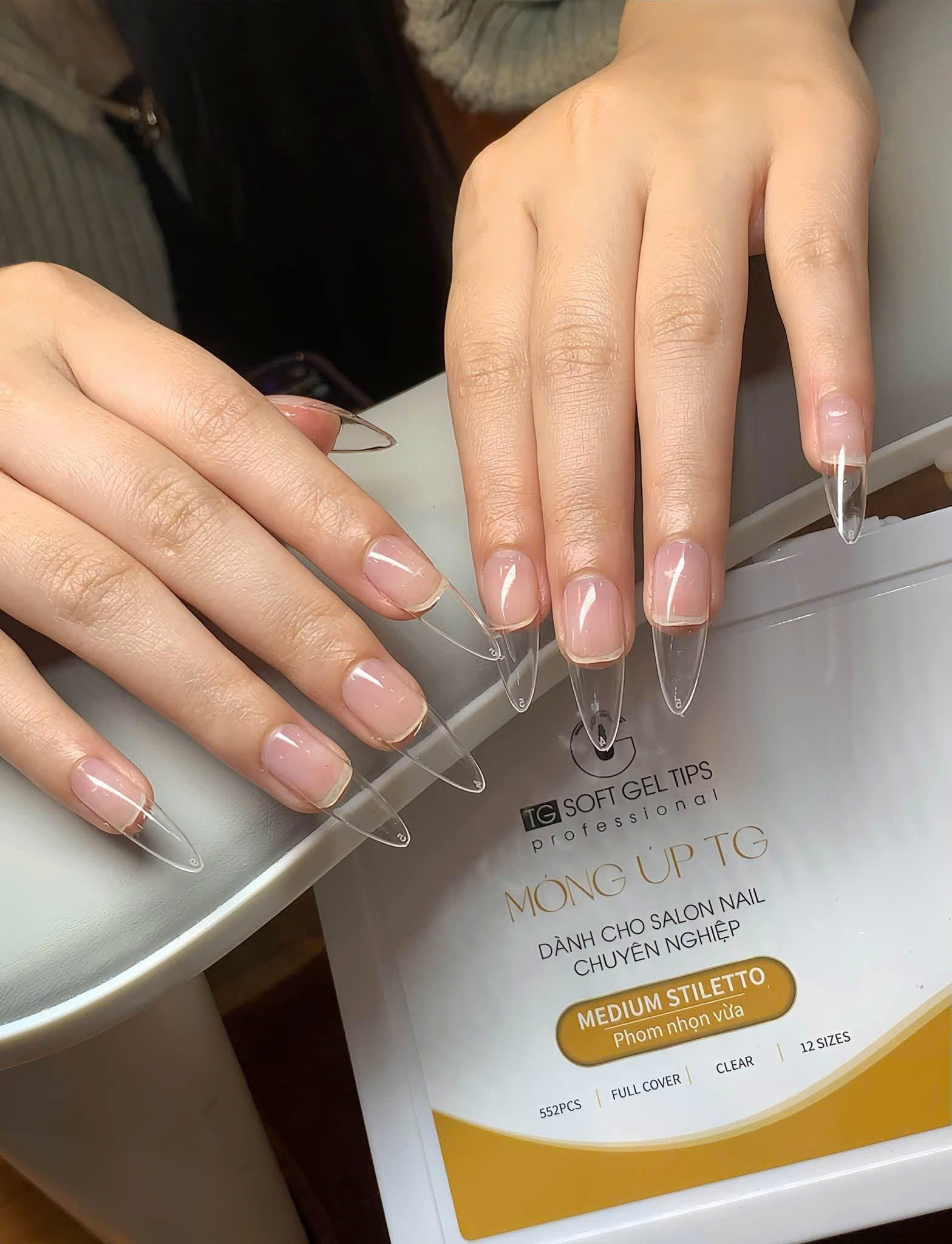 Từ bộ úp móng đến thành phẩm: Vì sao cùng một màu sơn nhưng bộ nail lại khác biệt?