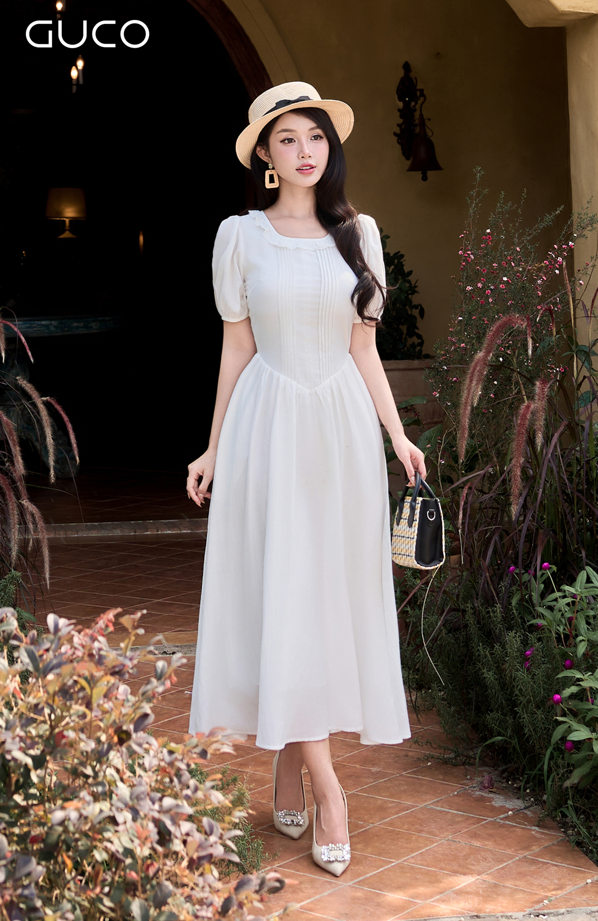 GUCO Đầm Maxi Trắng Vintage Cổ Ren
