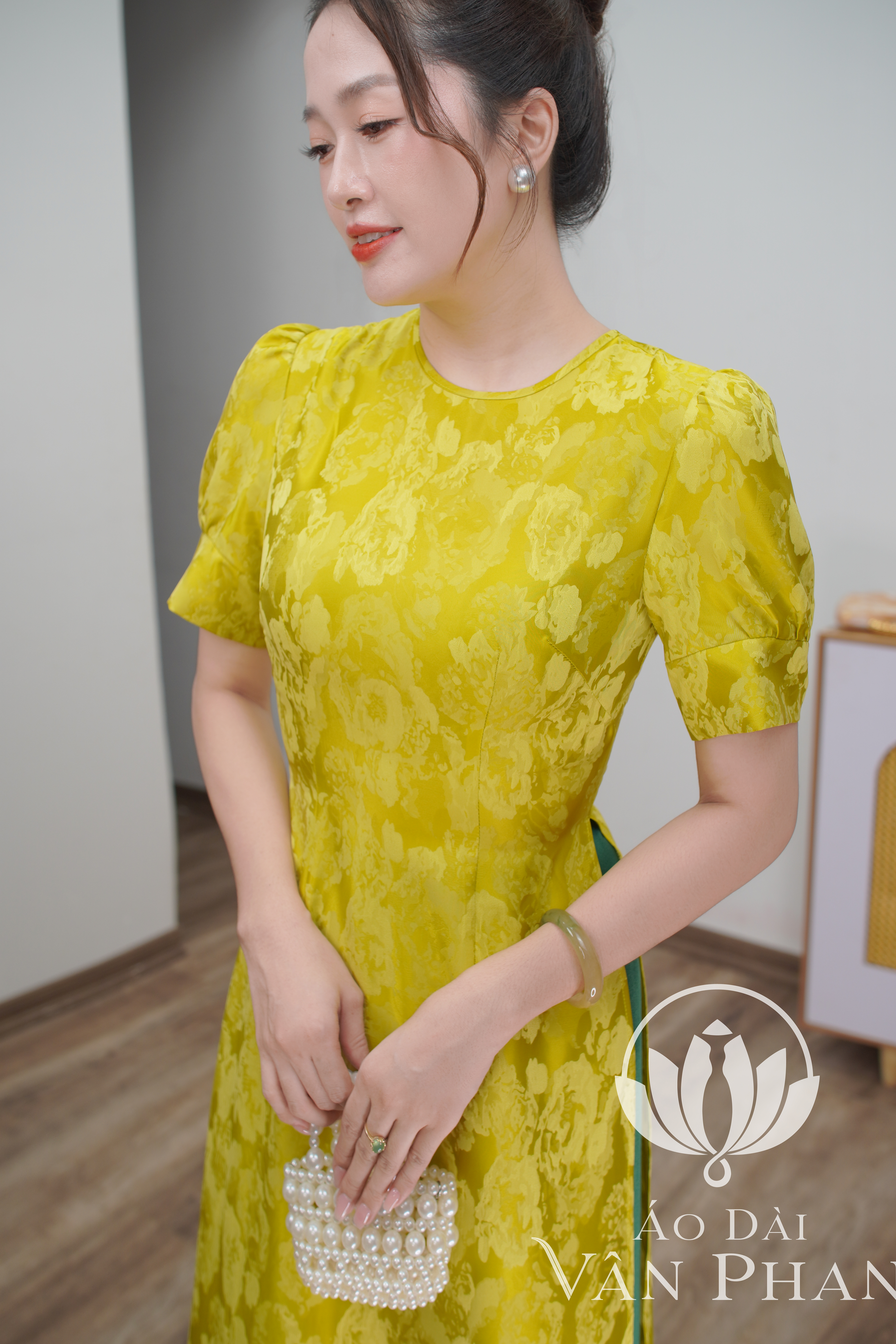 A3339 áo dài cổ khít tay cọc gấm xanh cốm úa_thumbnail_3