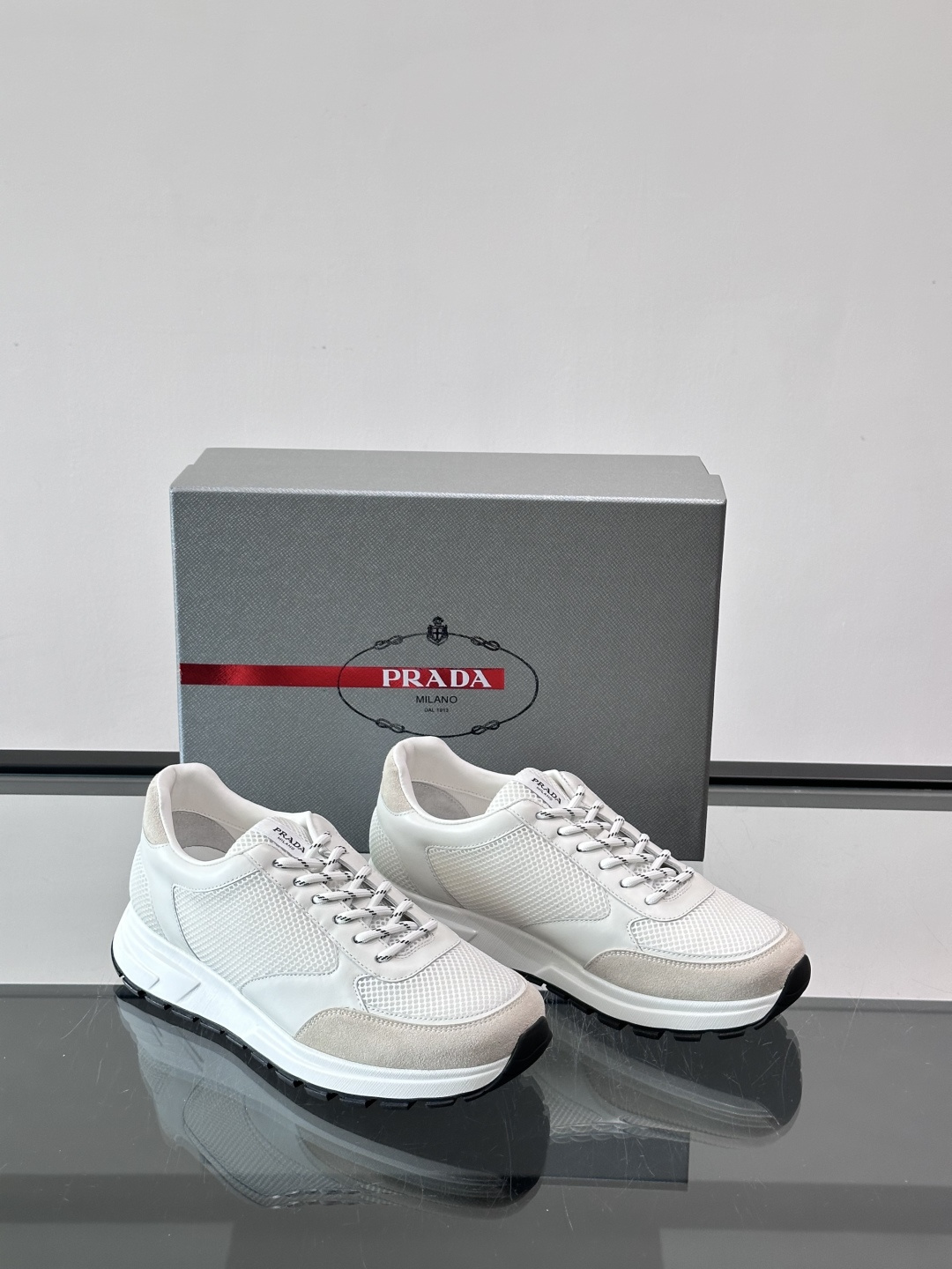 Giày Prada