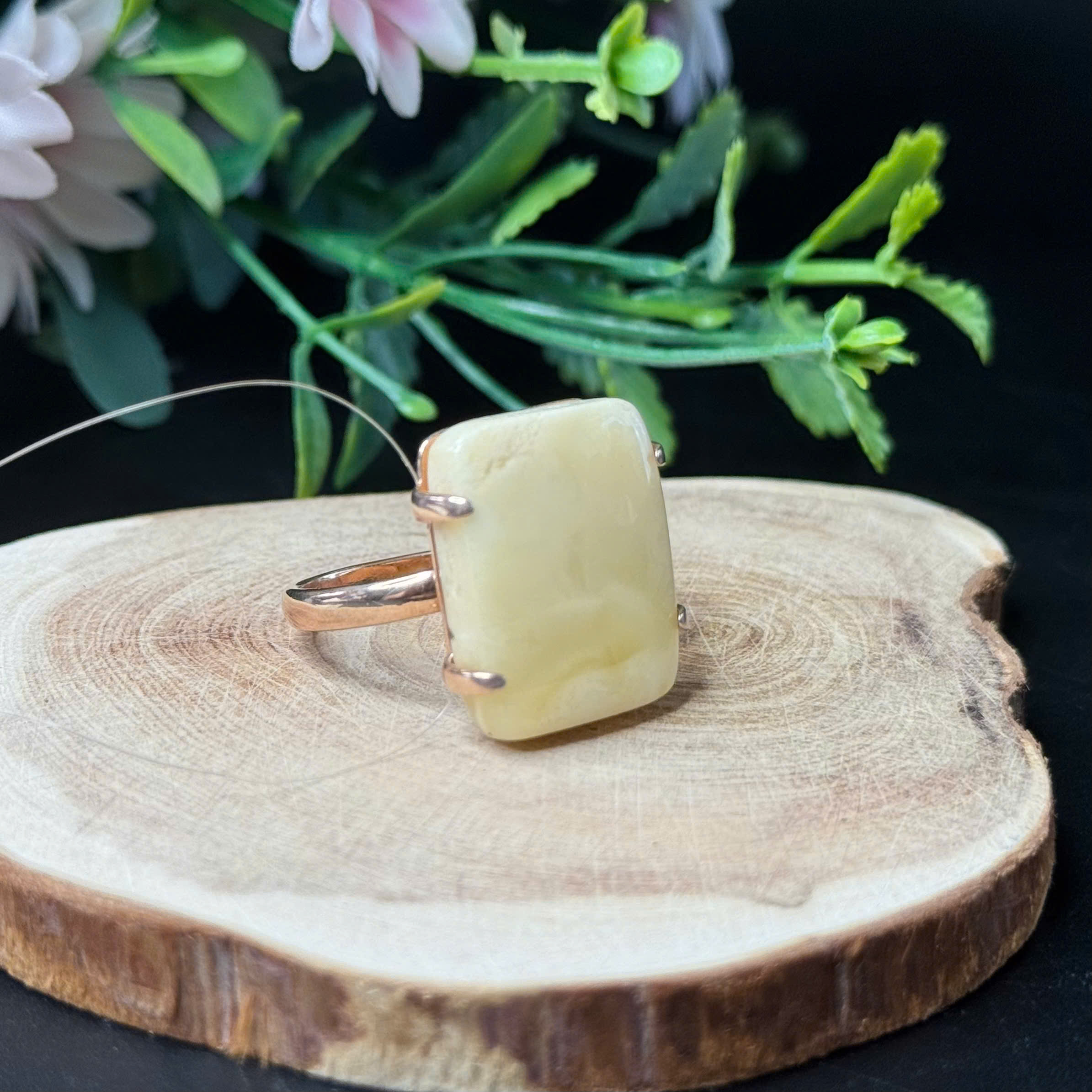 Nhẫn Hổ Phách Hoàng Gia Vàng Bơ Mặt Tứ Phương Khung Bạc Si Vàng - 4868_thumbnail_2