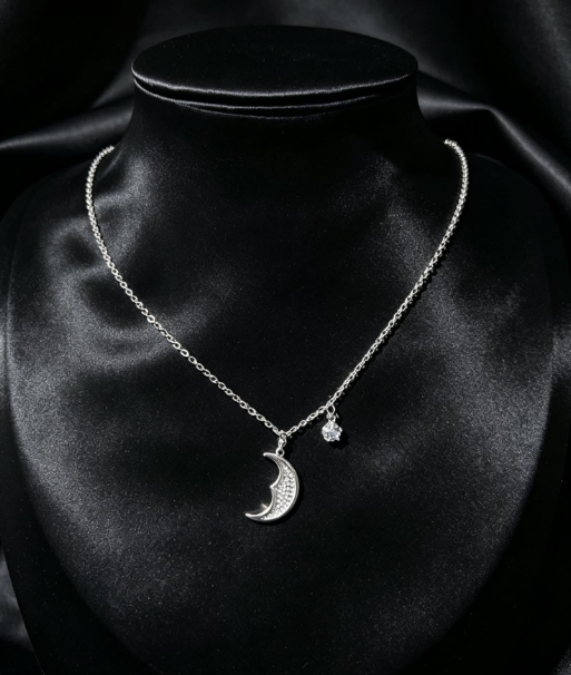 HALF MOON NECKLACE SILVER