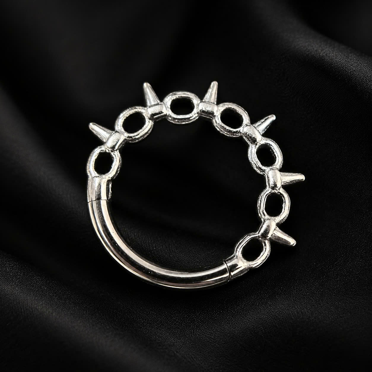 Daith titan vòng gai nhọn trơn 8mm.