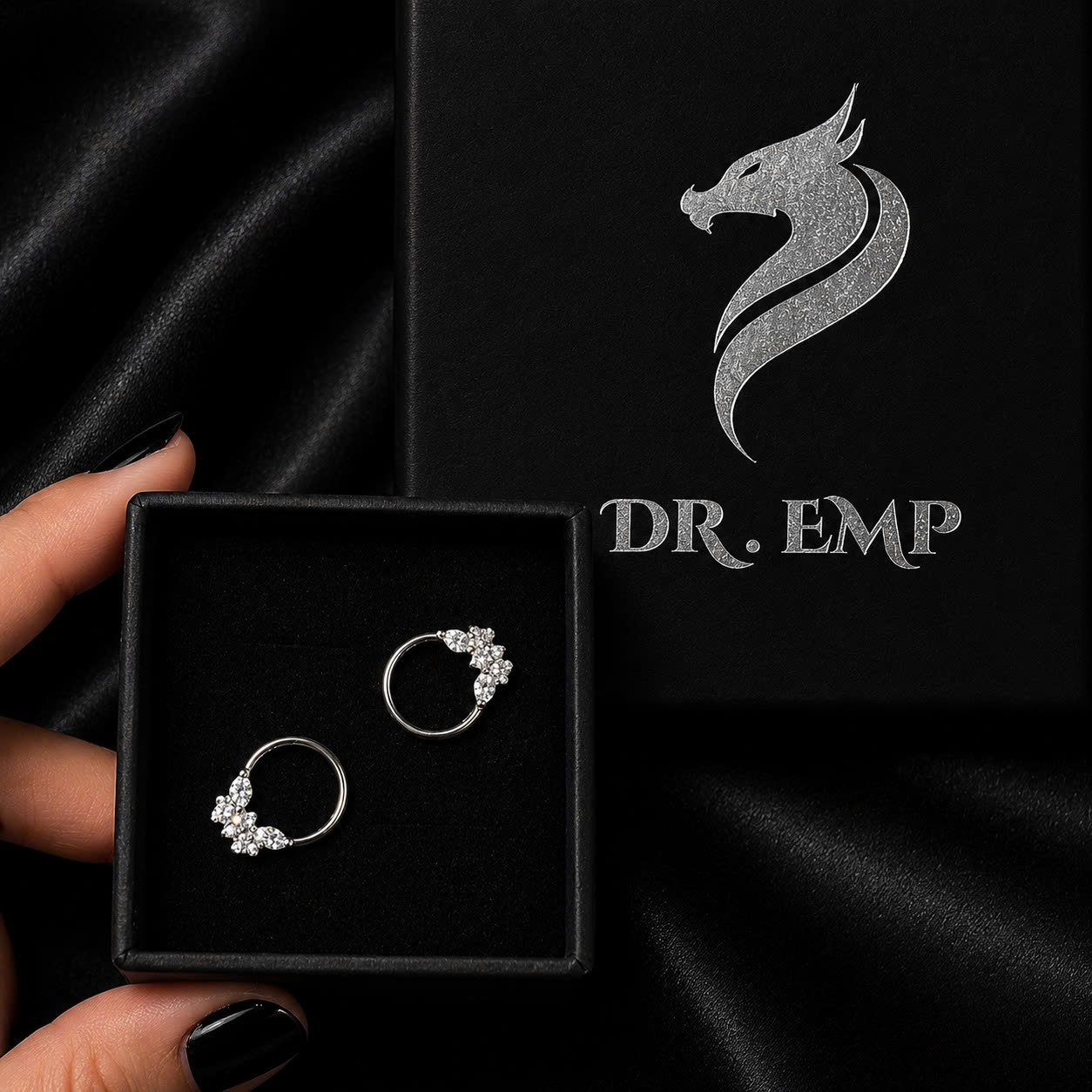 Daith titan bướm 3 đá hình thoi 10mm._thumbnail_2