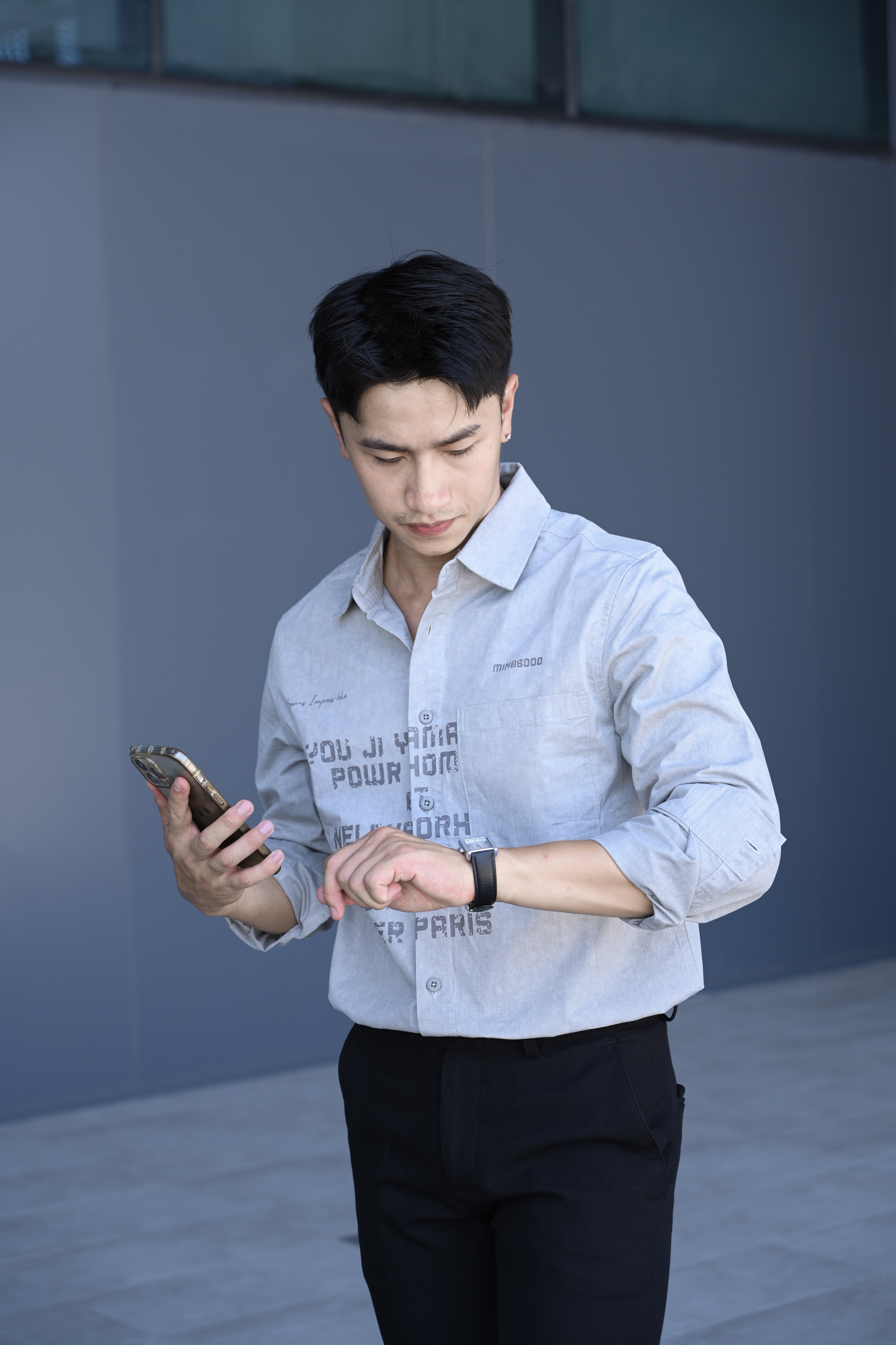 SA21 - Áo sơ mi nam dáng rộng phong cách Nhật Bản, cổ bẻ, tay dài, họa tiết chữ, chất cotton mềm mại_thumbnail_6