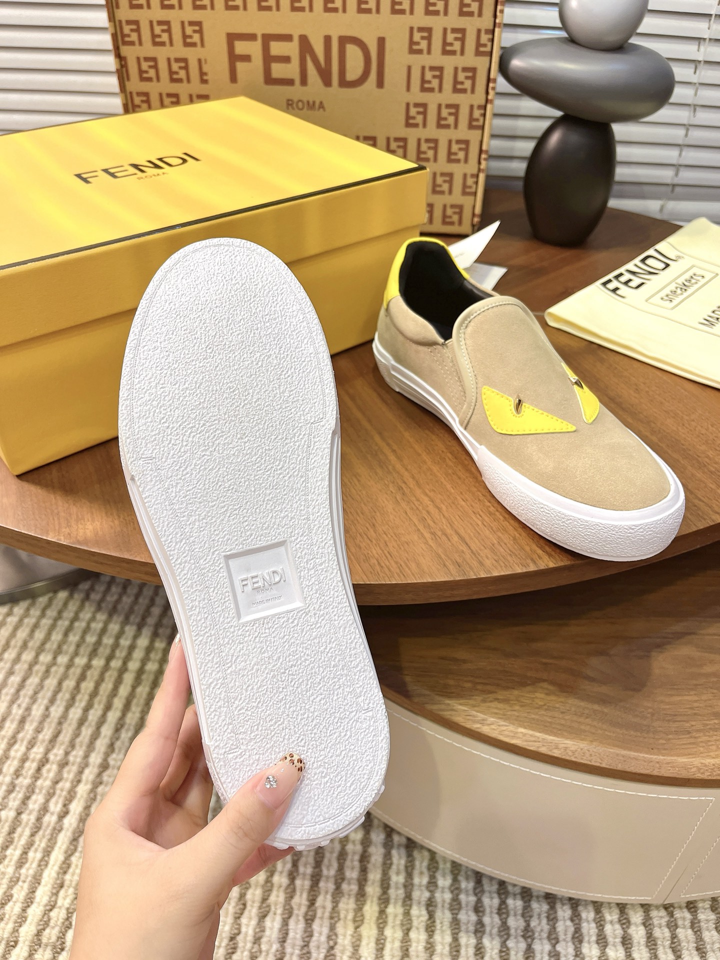 Giày Slipon Fendi