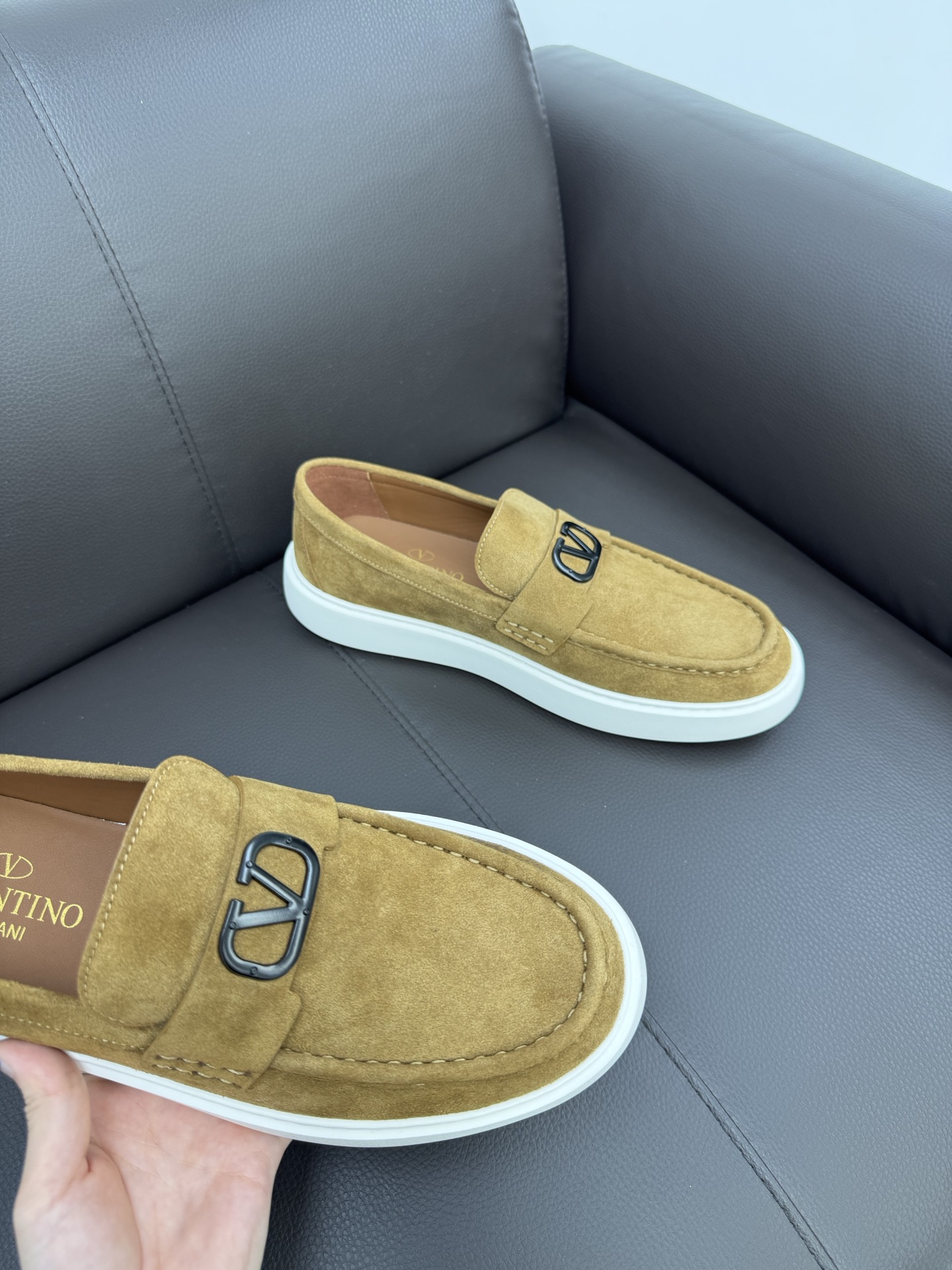 Giày Slipon Valentino (VLTN)