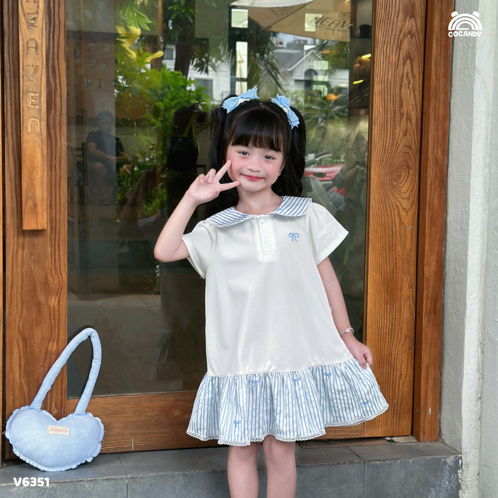 Váy cộc polo TRẮNG phối cổ caro nơ xanh