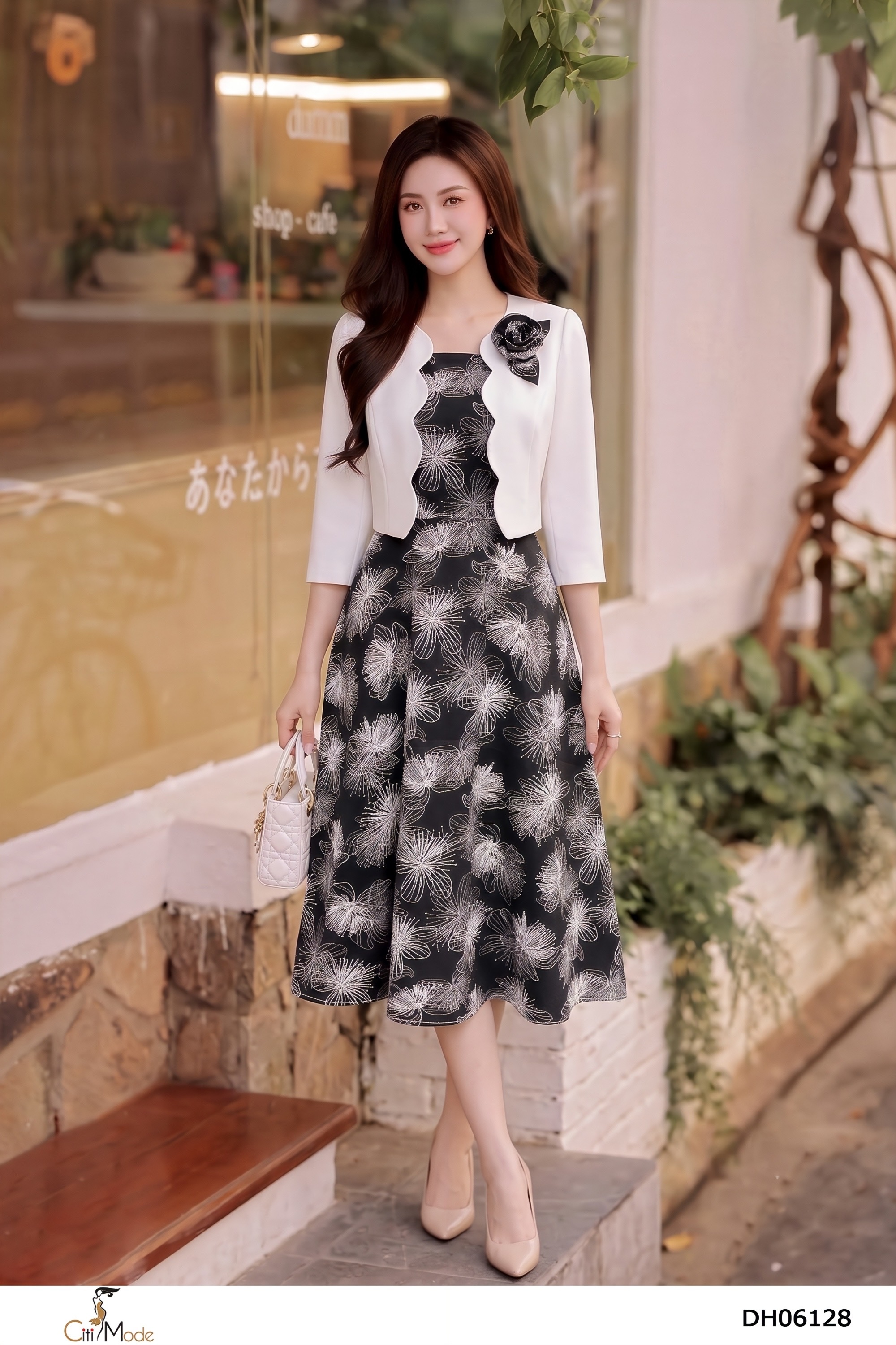 Đầm xòe giả sét hoa đen phối trắng cổ cách điệu, hoa vai