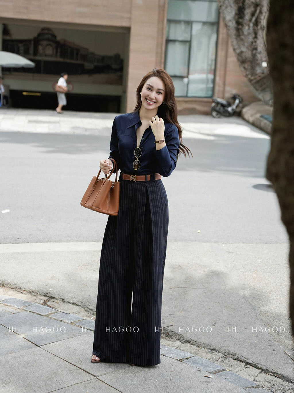outfit trở nên sắc nét nhưng vẫn giữ được sự mềm mại