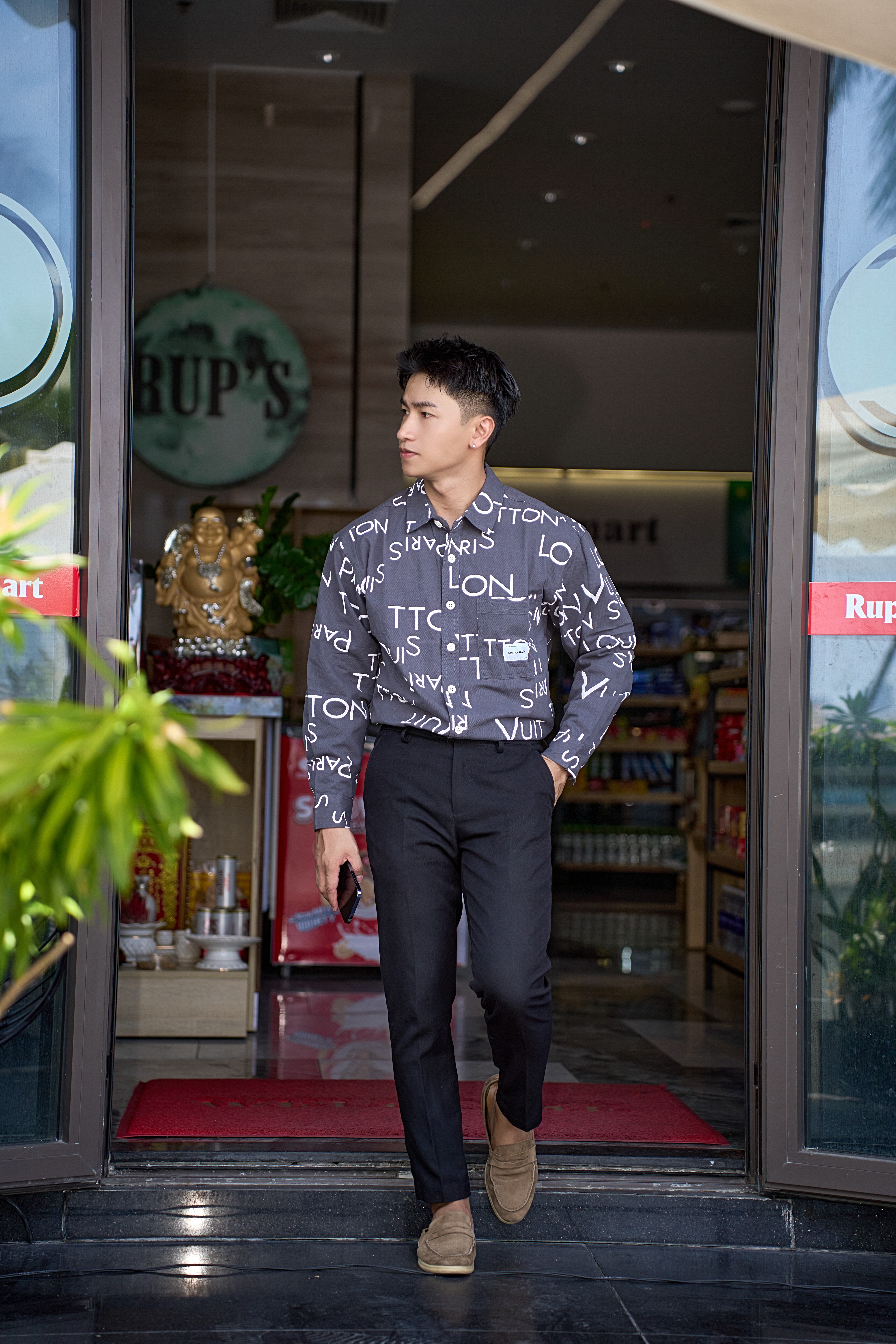 SA108 - Áo Sơ Mi Nam In Chữ Thời Trang, Chất Cotton Mềm Mại, Phong Cách Streetwear Đa Dạng Màu Kaki & Xám_thumbnail_1