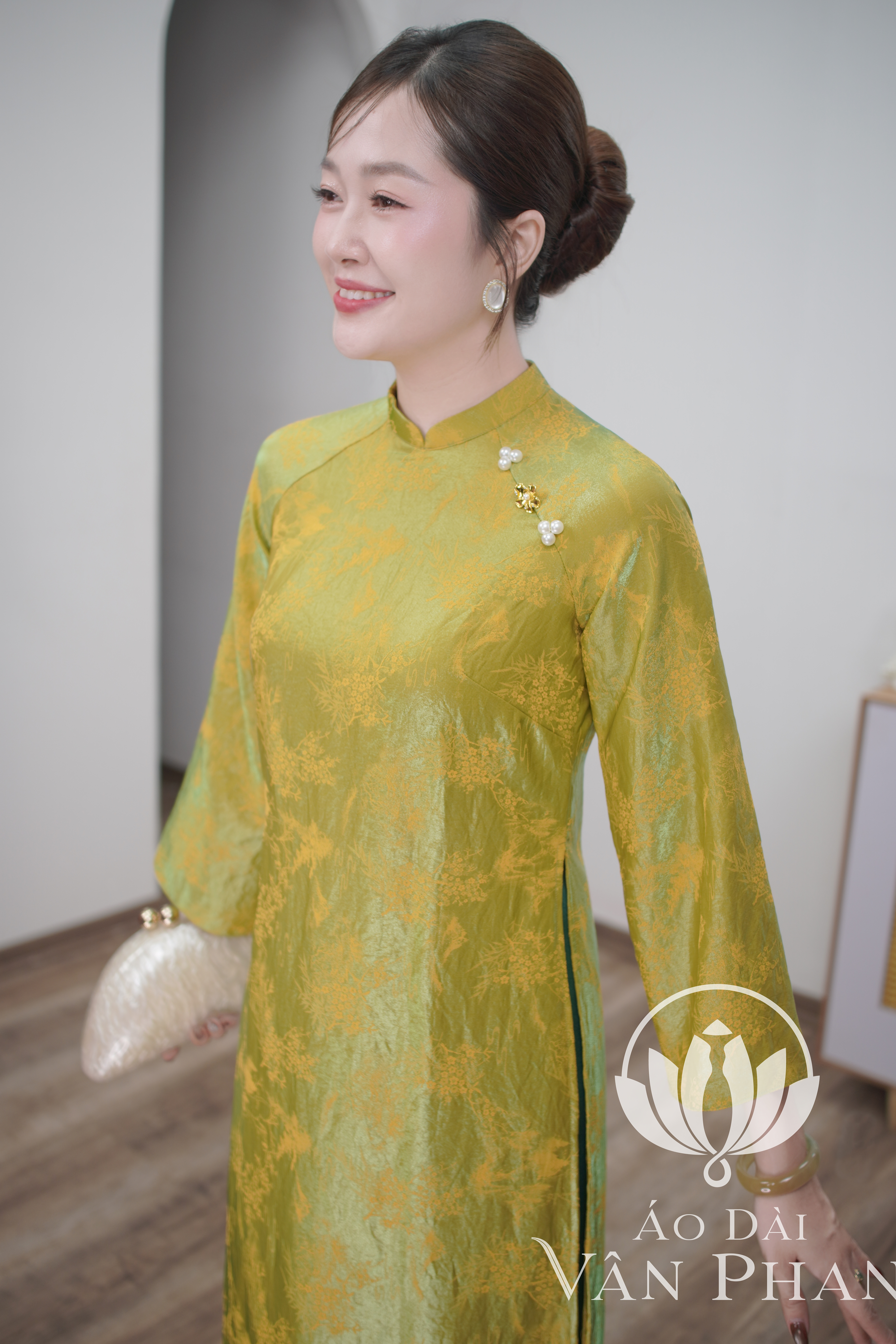 CT333 áo dài cách Tân 2p tay dài loe toe tằm vàng ánh xanh
