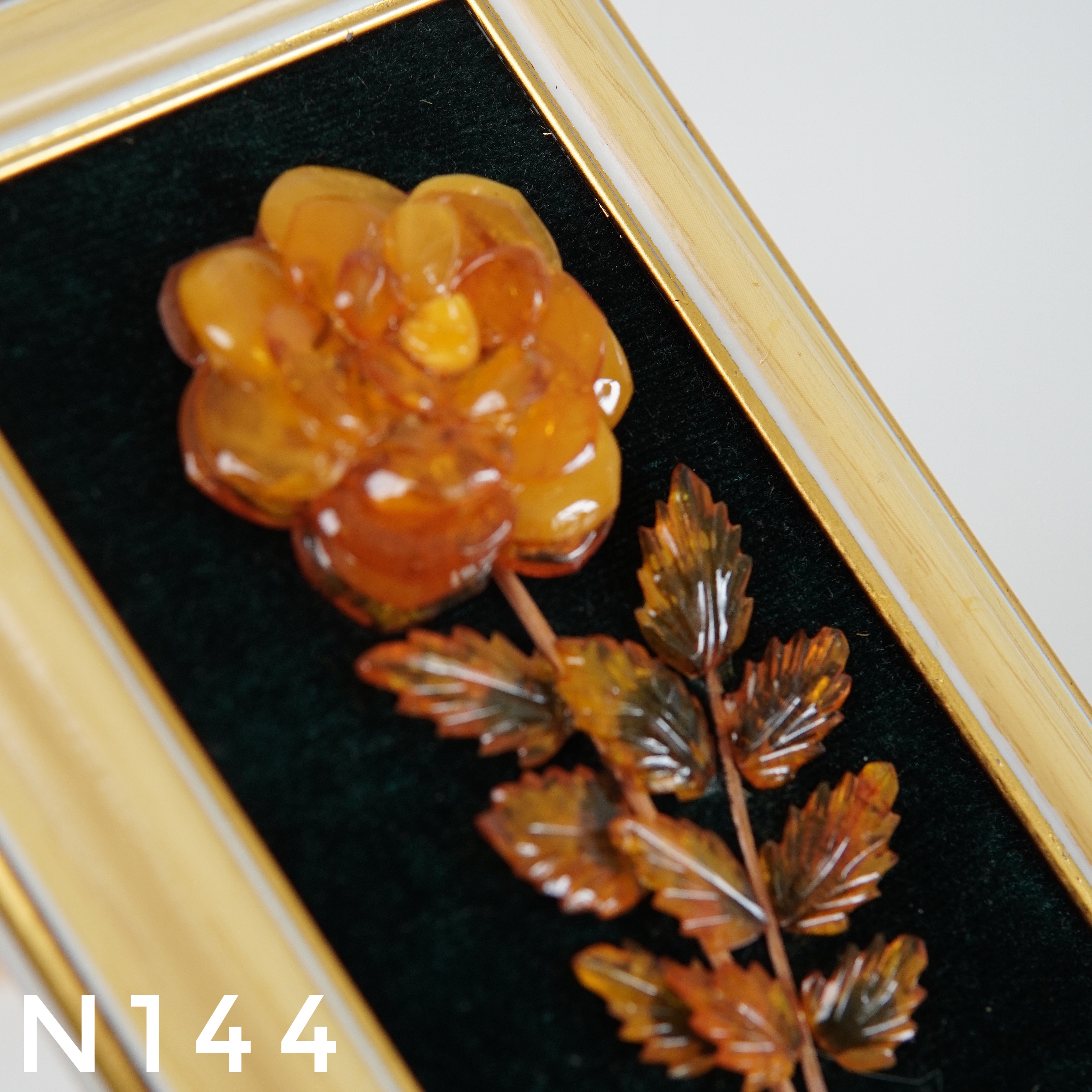 Tranh Hổ Phách Hoa Hồng – N144