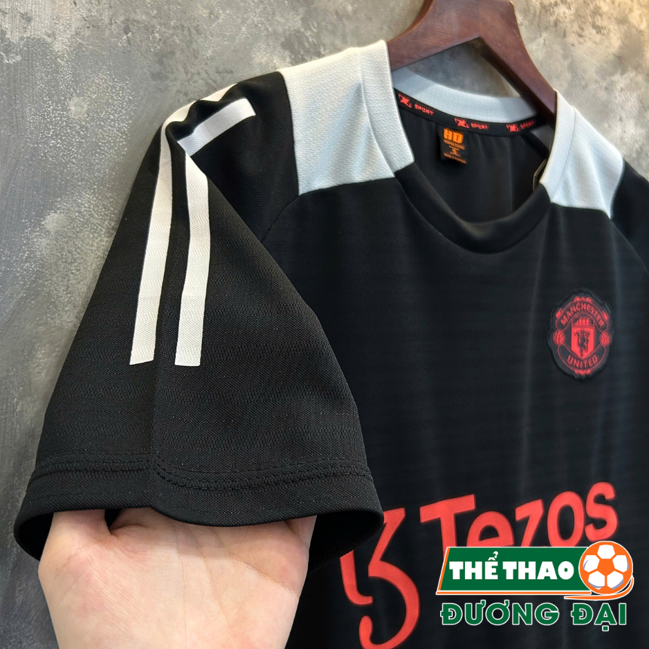 Quần Áo Bóng Đá Man Unt Đen Training 2025 2026 Thun Mè S-Comf Thoáng Khí Thể Thao Đương Đại_thumbnail_4