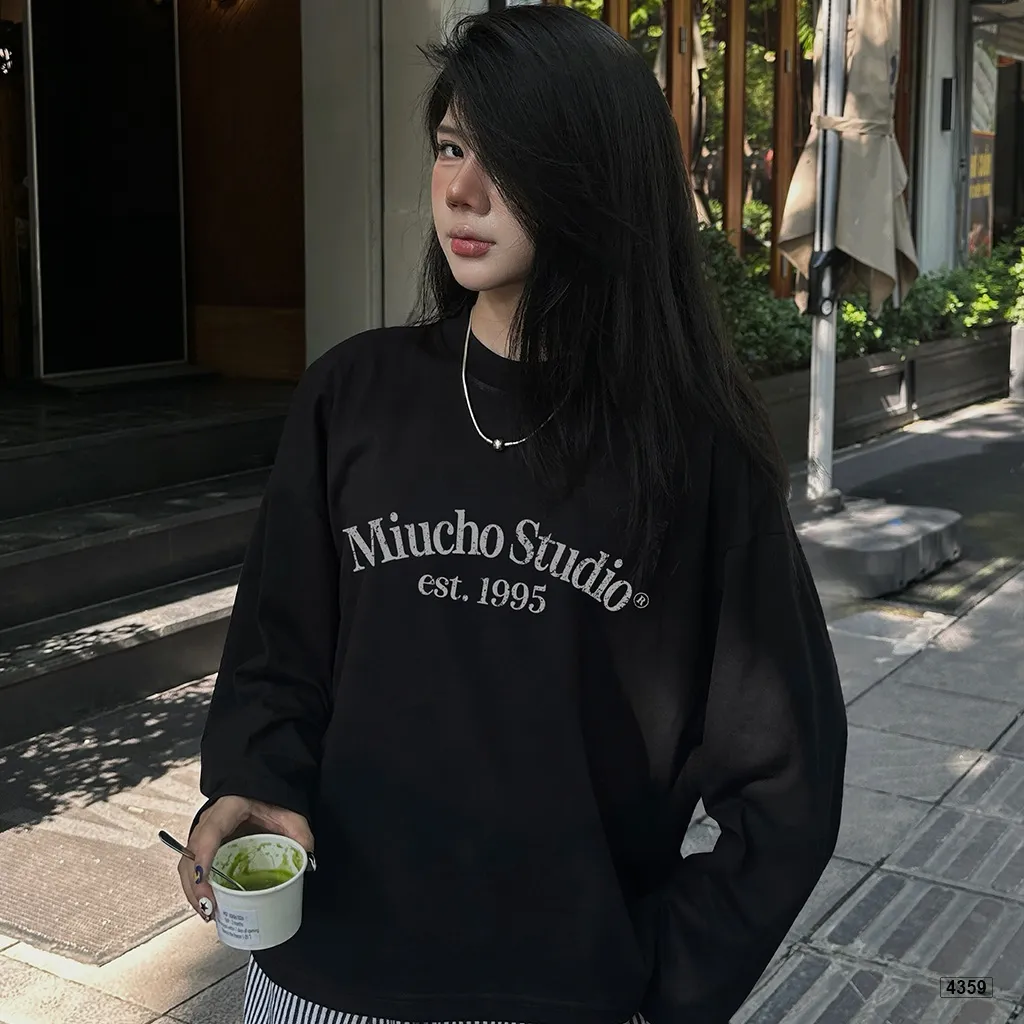 Áo thun nữ form boxy tay dài cổ tròn in chữ Miucho 4359_thumbnail_2